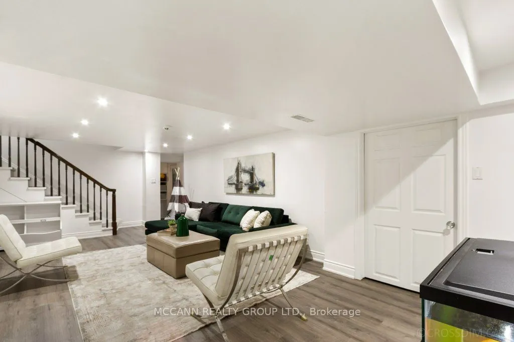 27 Strathgowan Crescent