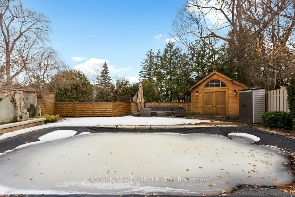 27 Strathgowan Crescent