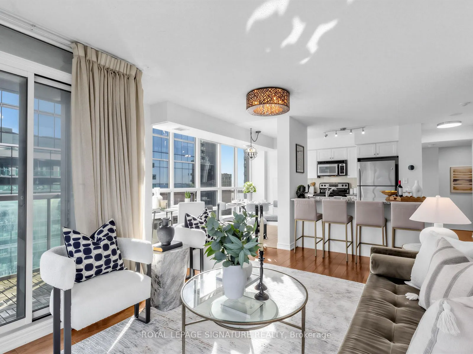 30 Grand Trunk Crescent #3906