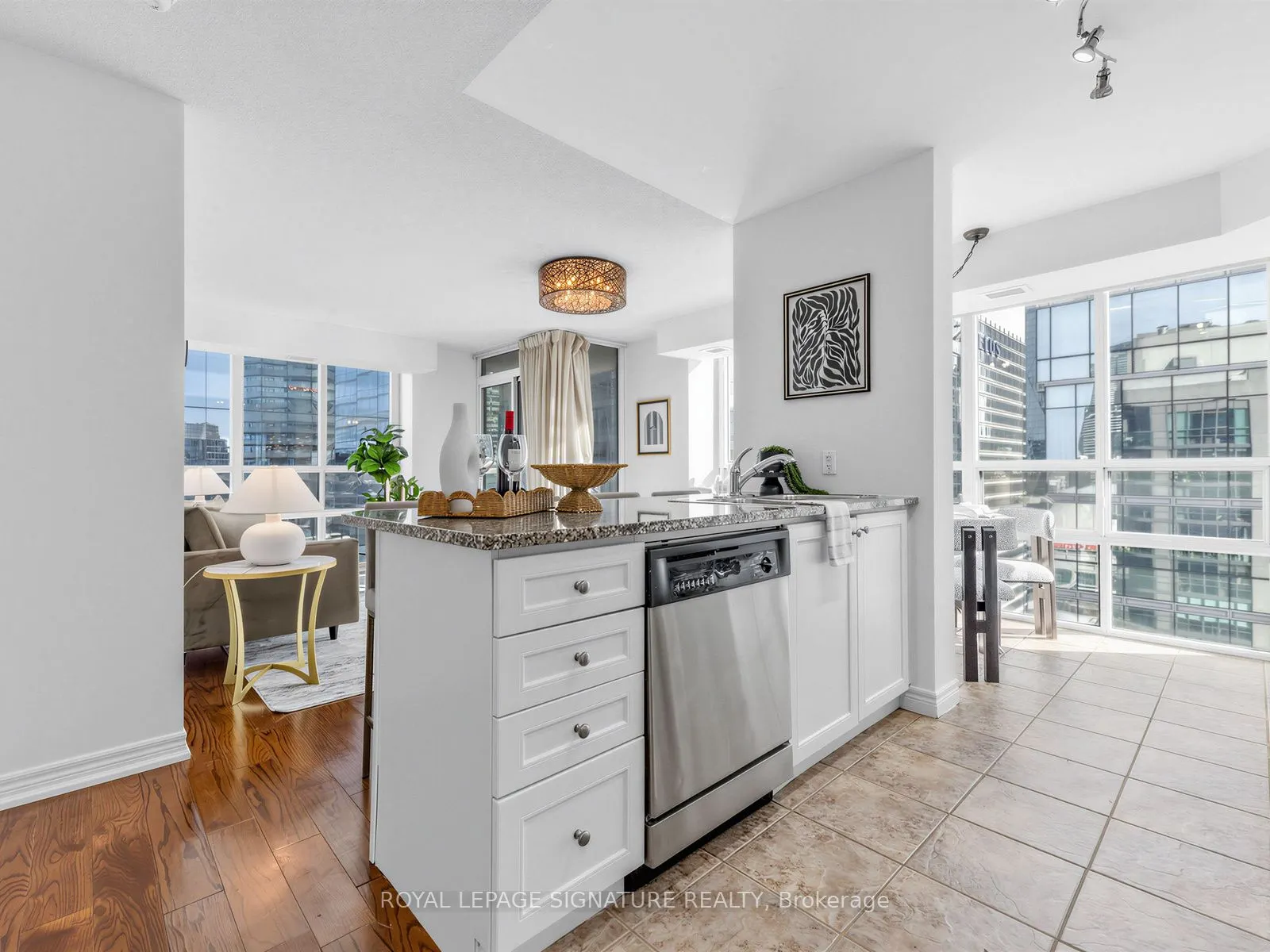 30 Grand Trunk Crescent #3906