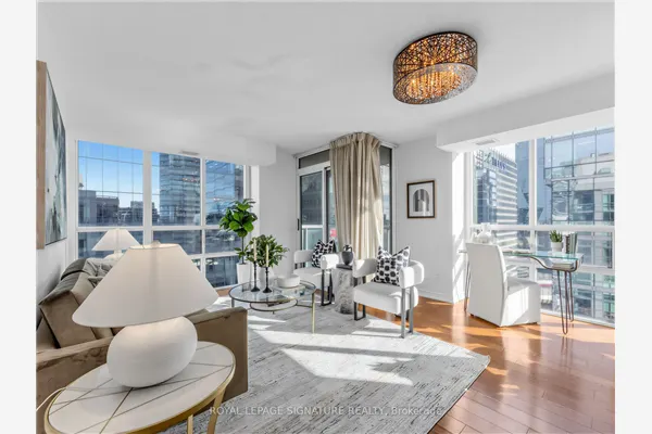 30 Grand Trunk Crescent #3906