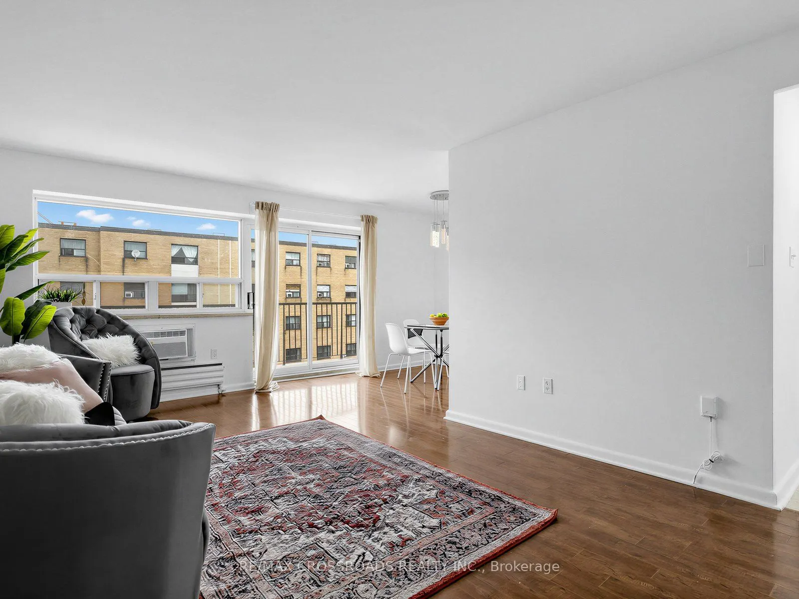 8 Kingsbridge Court #407