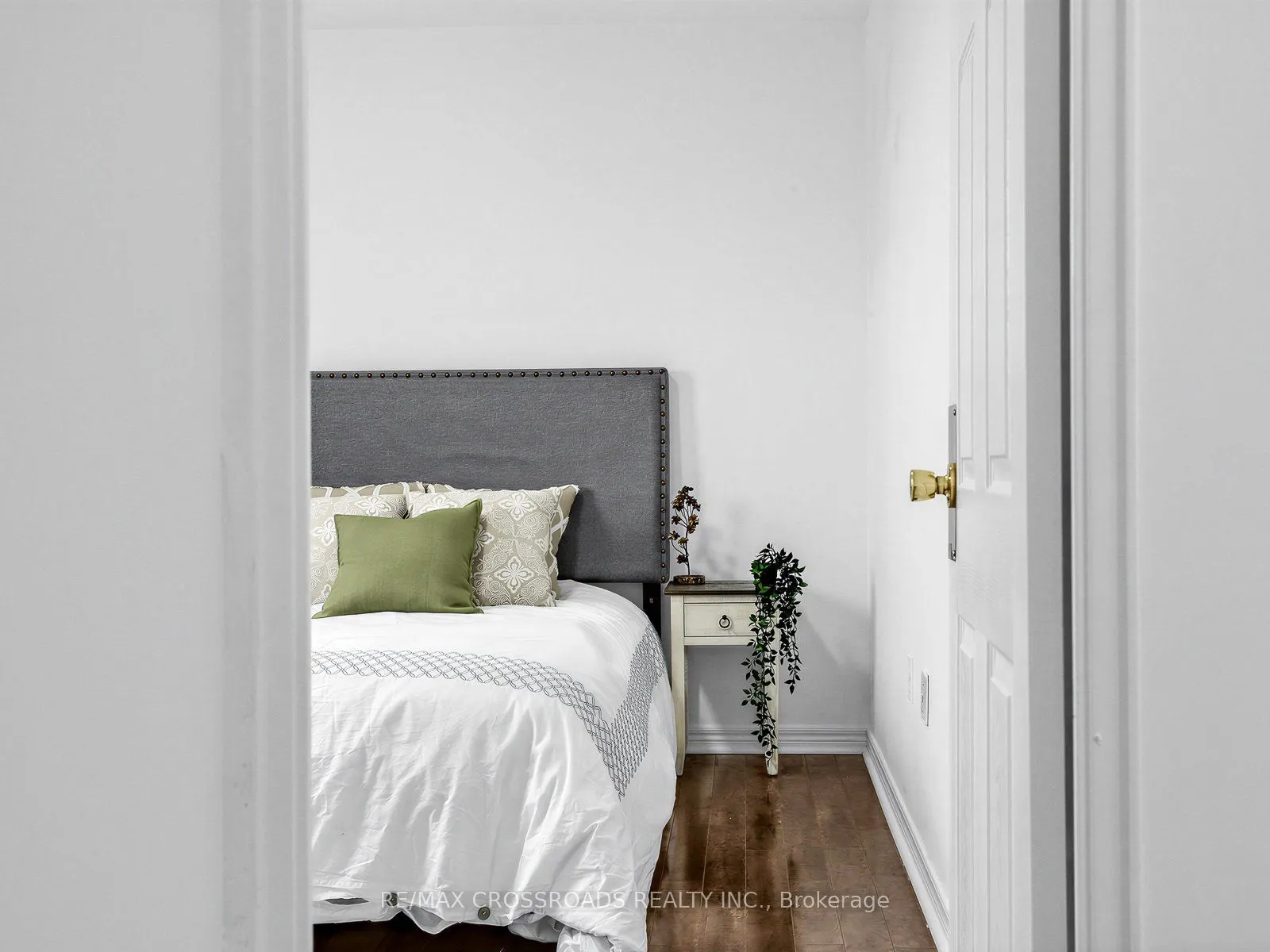 8 Kingsbridge Court #407