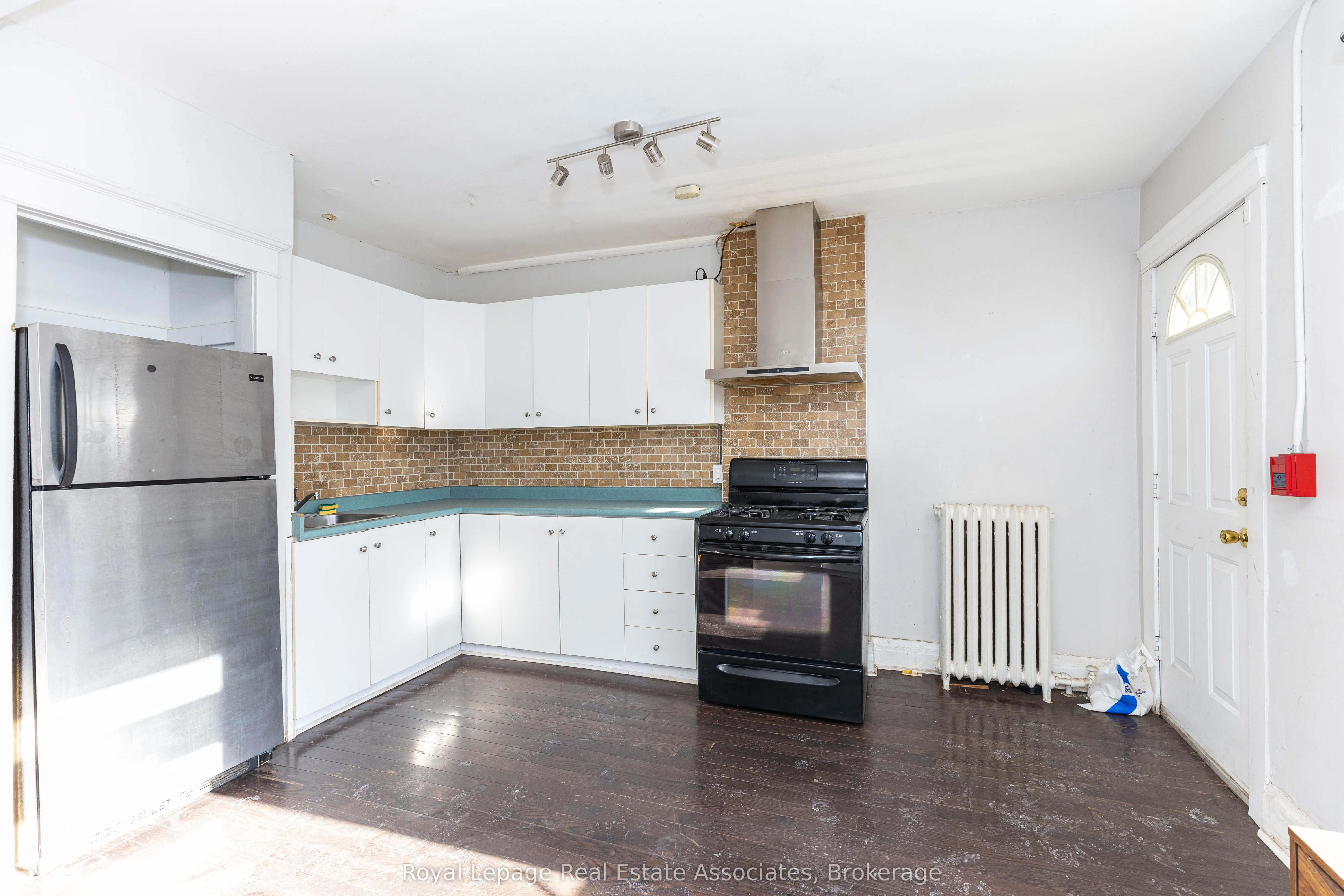 497 Bloor Street W #16 (3rd)