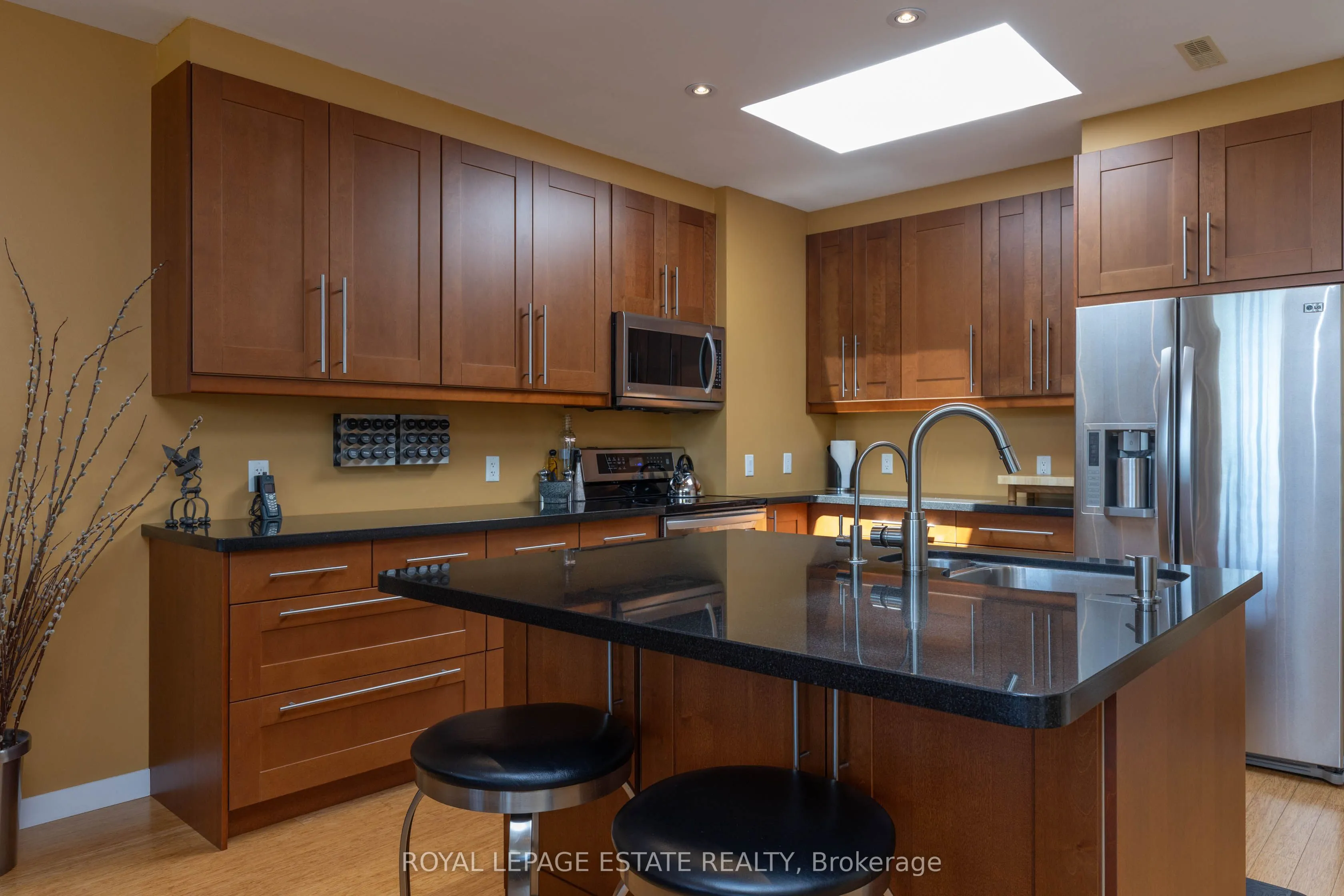 432 Queen Street E