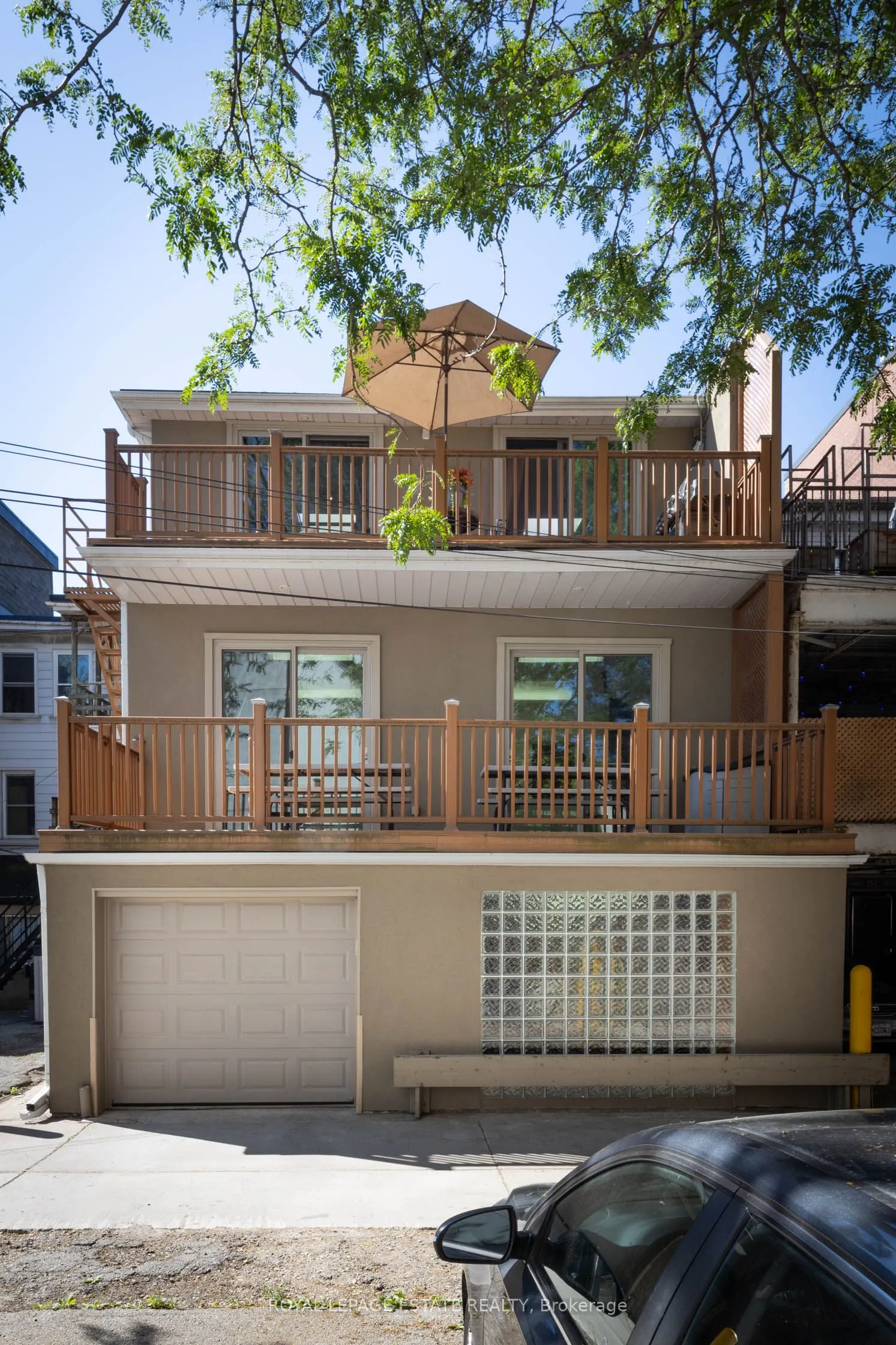 432 Queen Street E