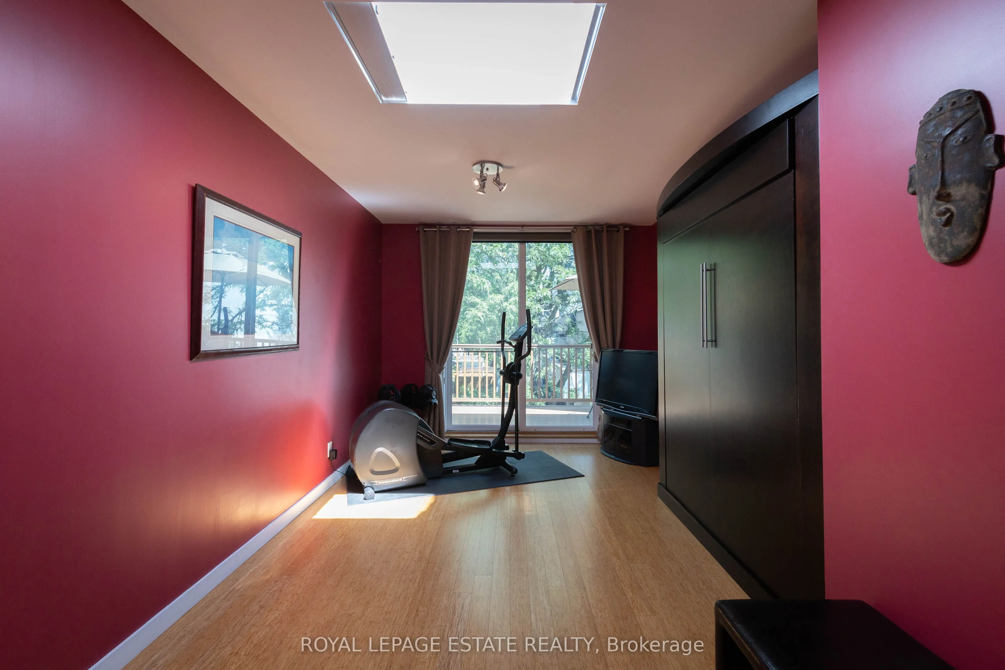 432 Queen Street E