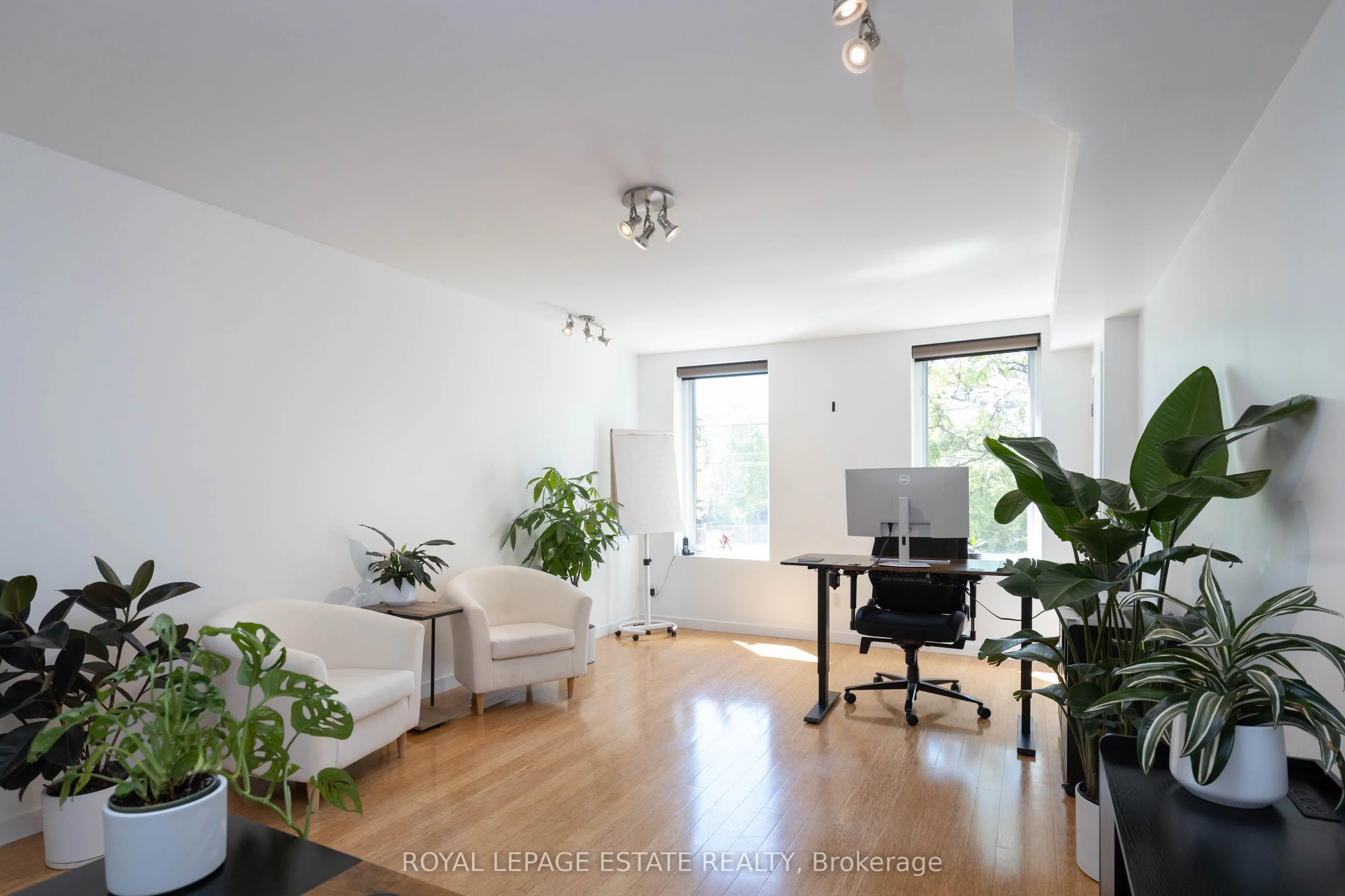 432 Queen Street E