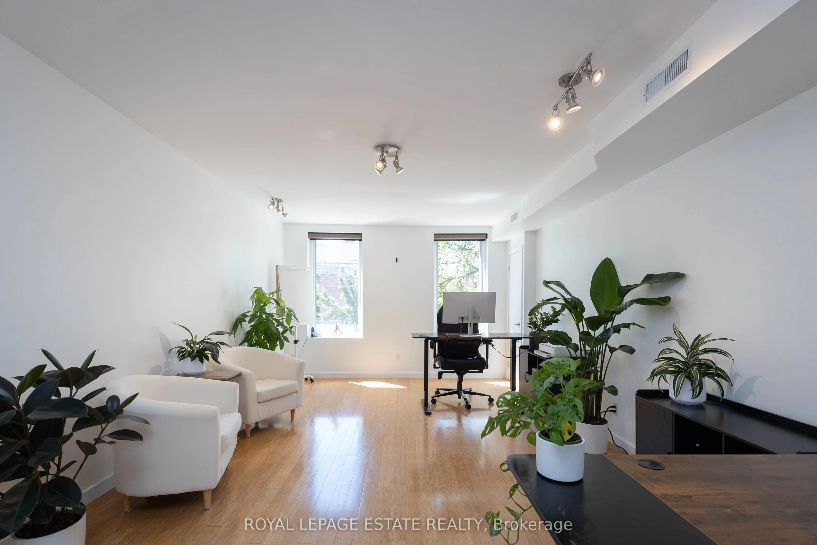 432 Queen Street E