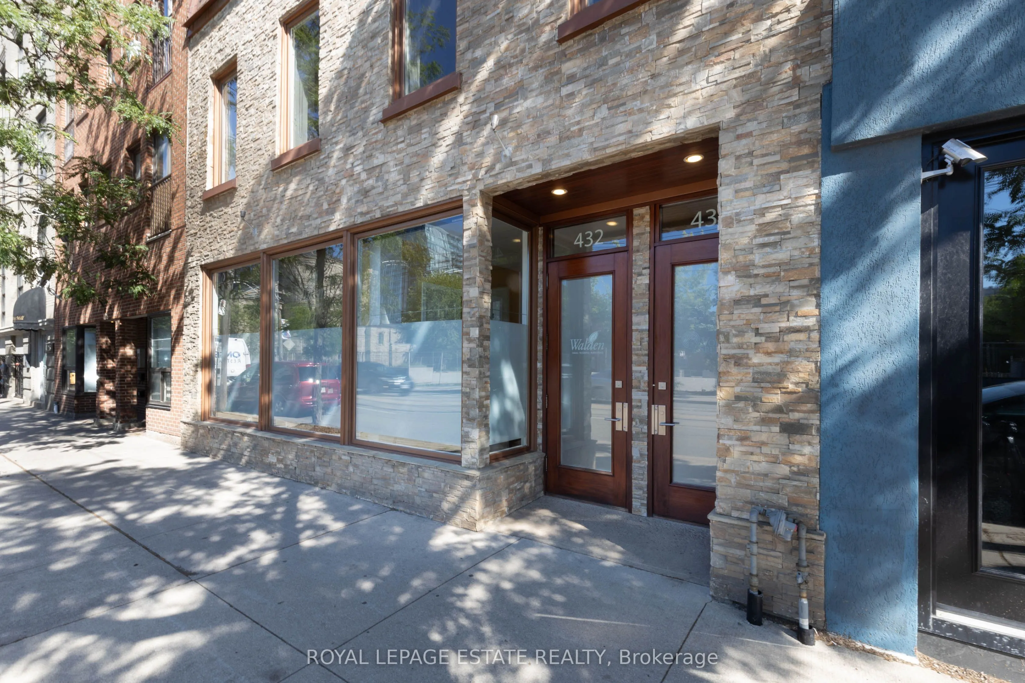 432 Queen Street E