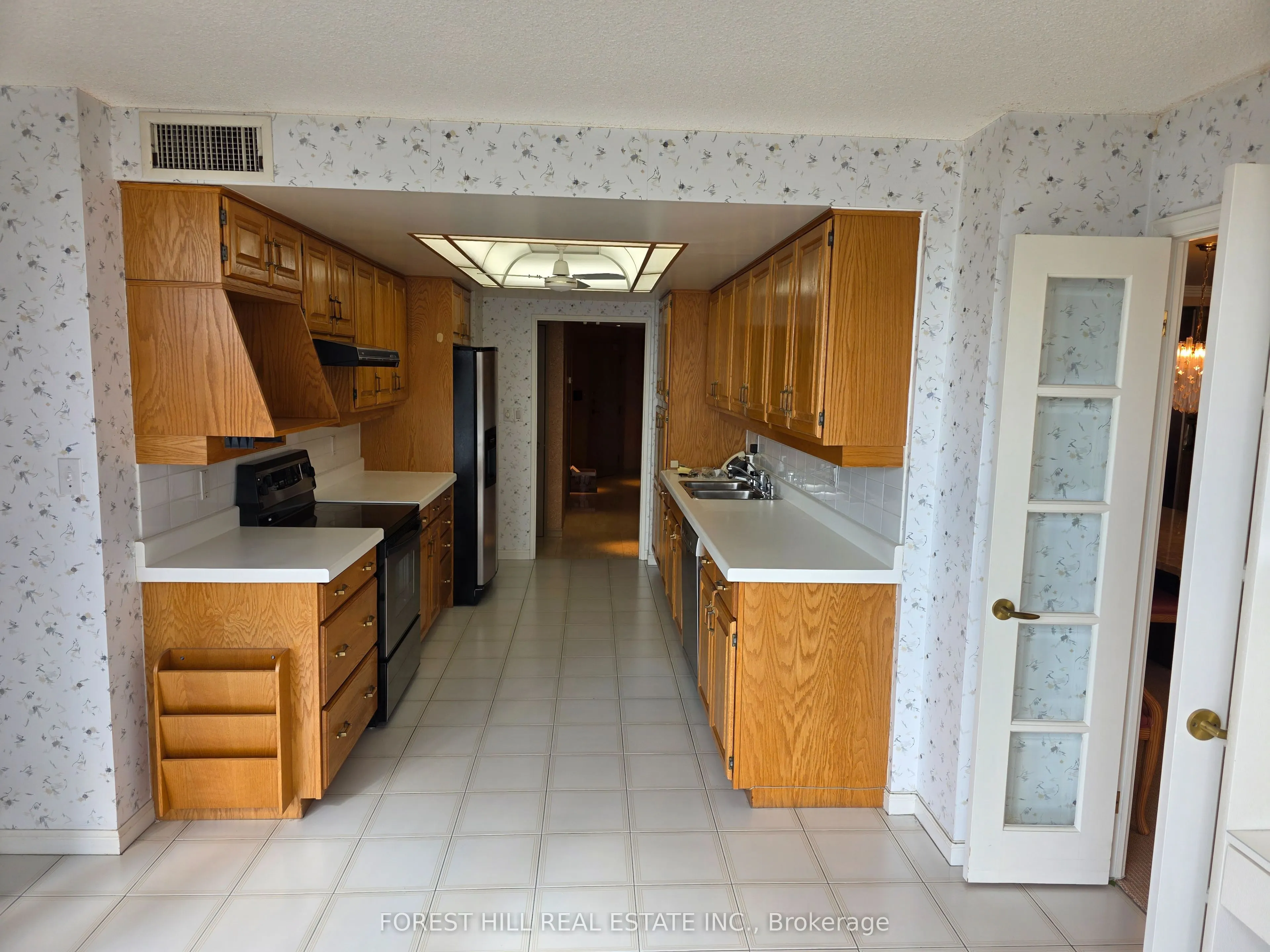 85 Skymark Drive #2201