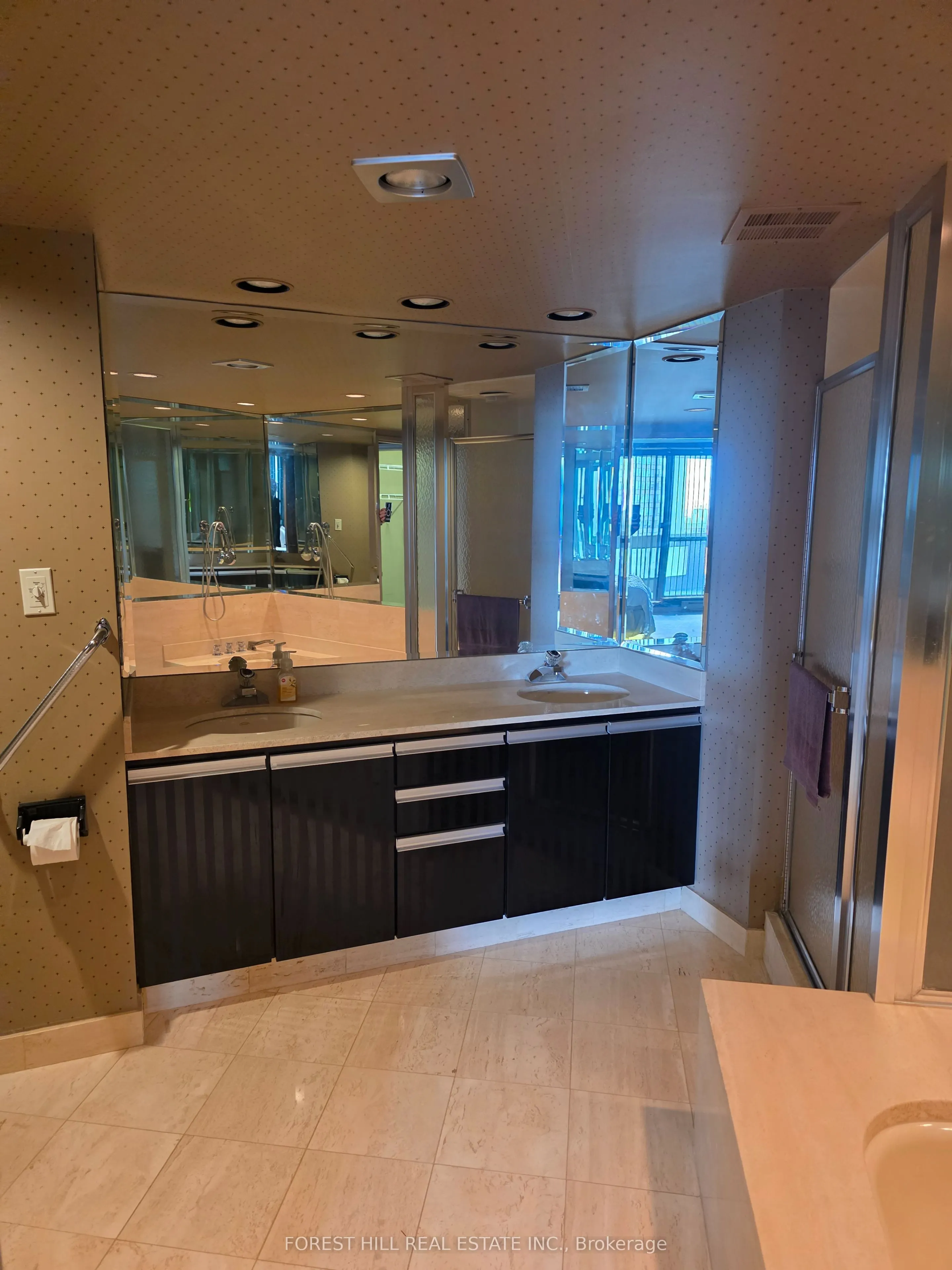 85 Skymark Drive #2201
