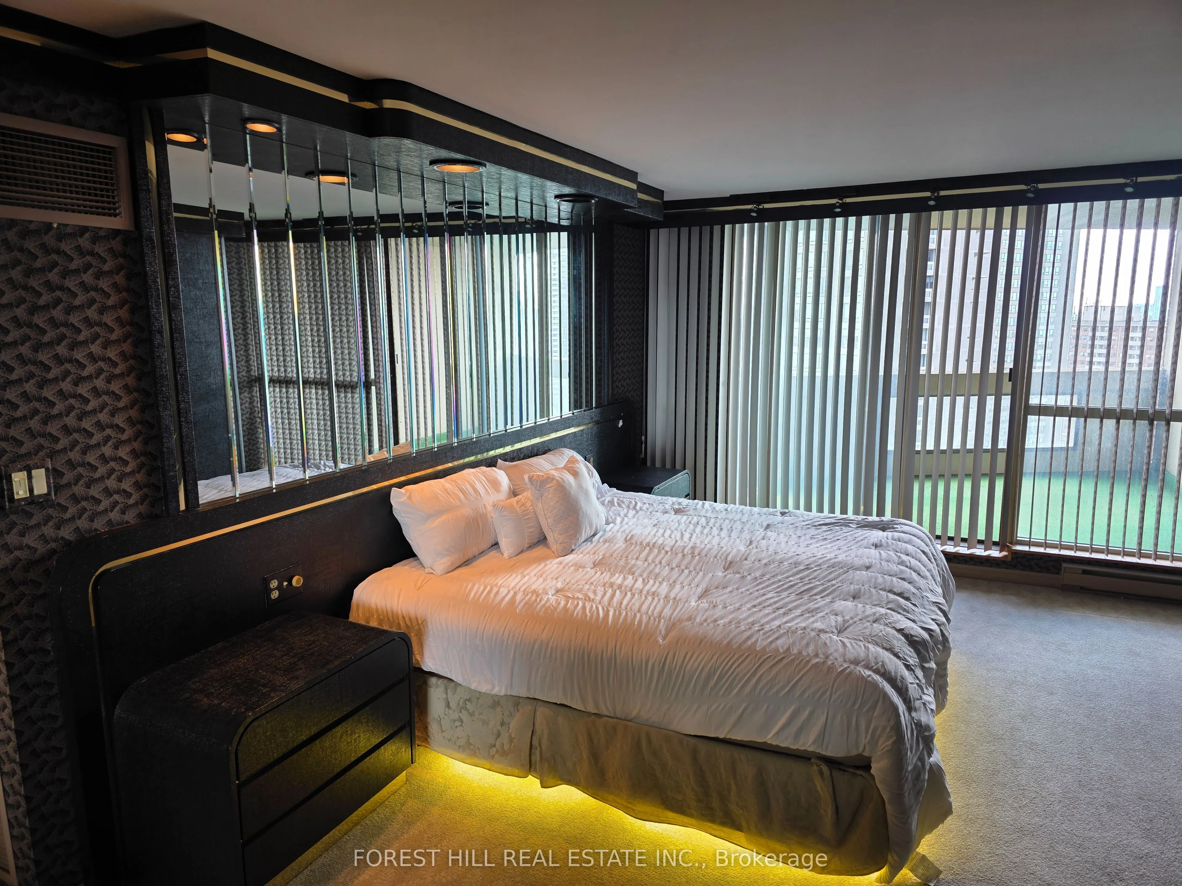 85 Skymark Drive #2201