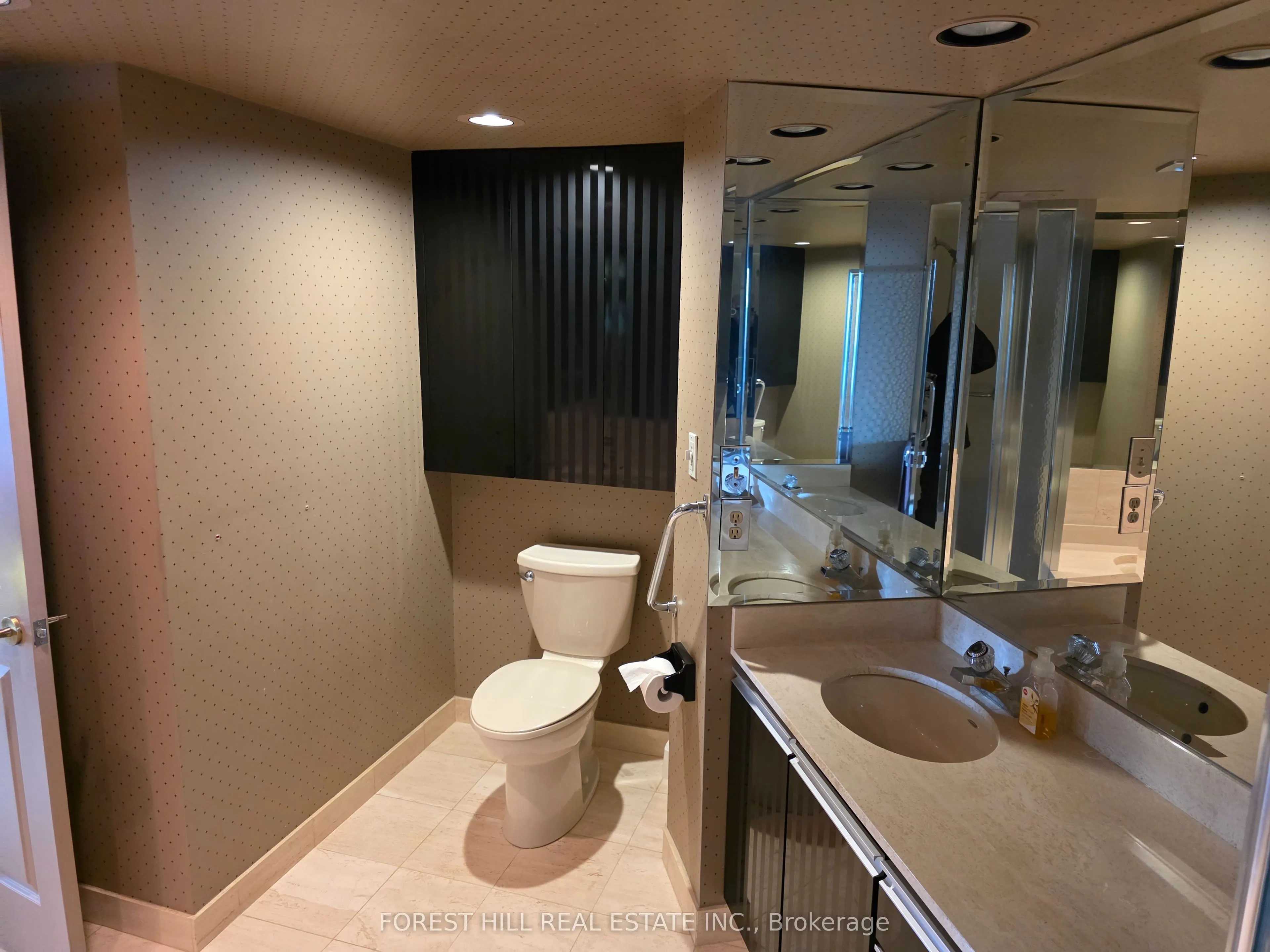 85 Skymark Drive #2201