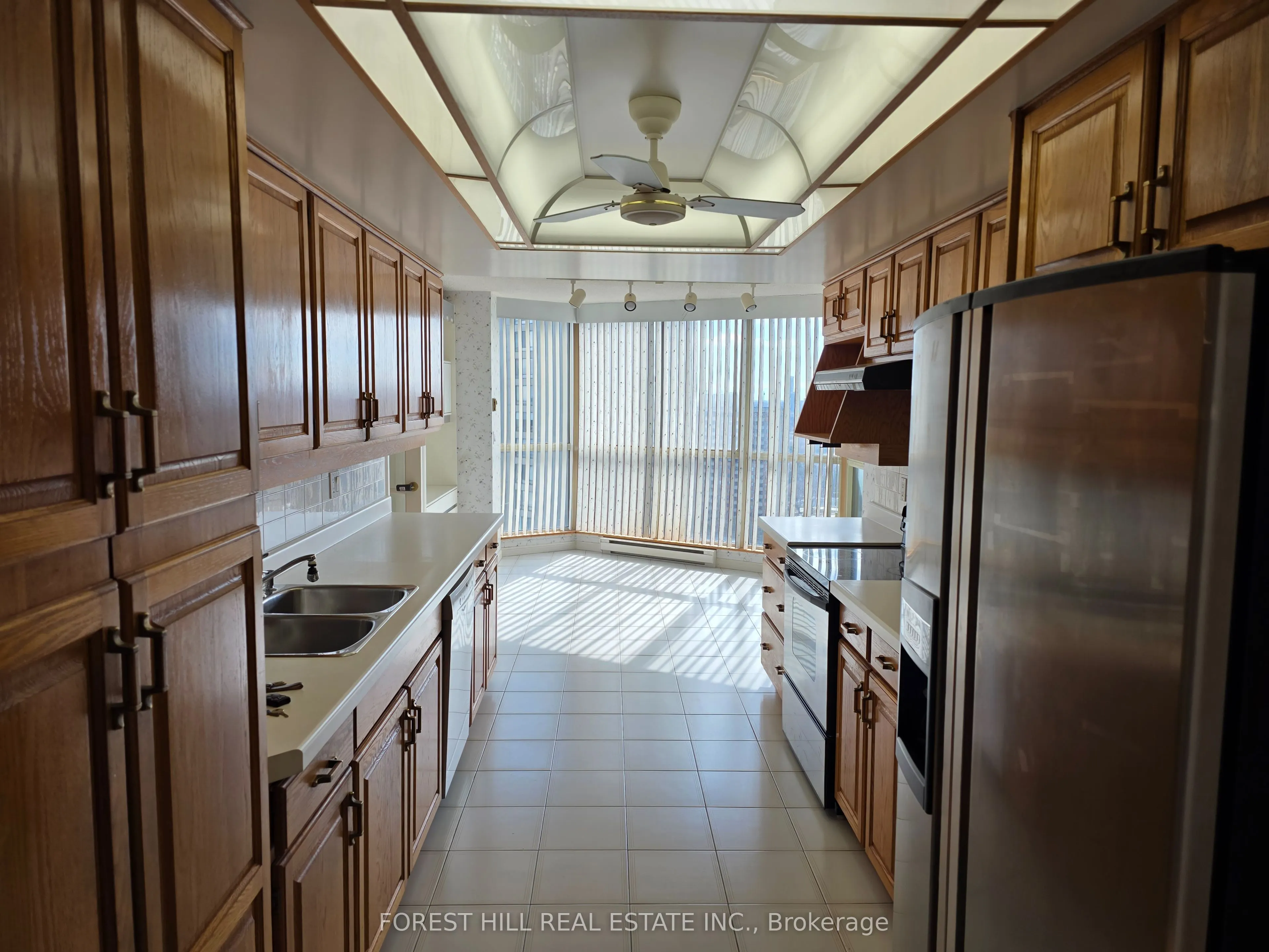 85 Skymark Drive #2201