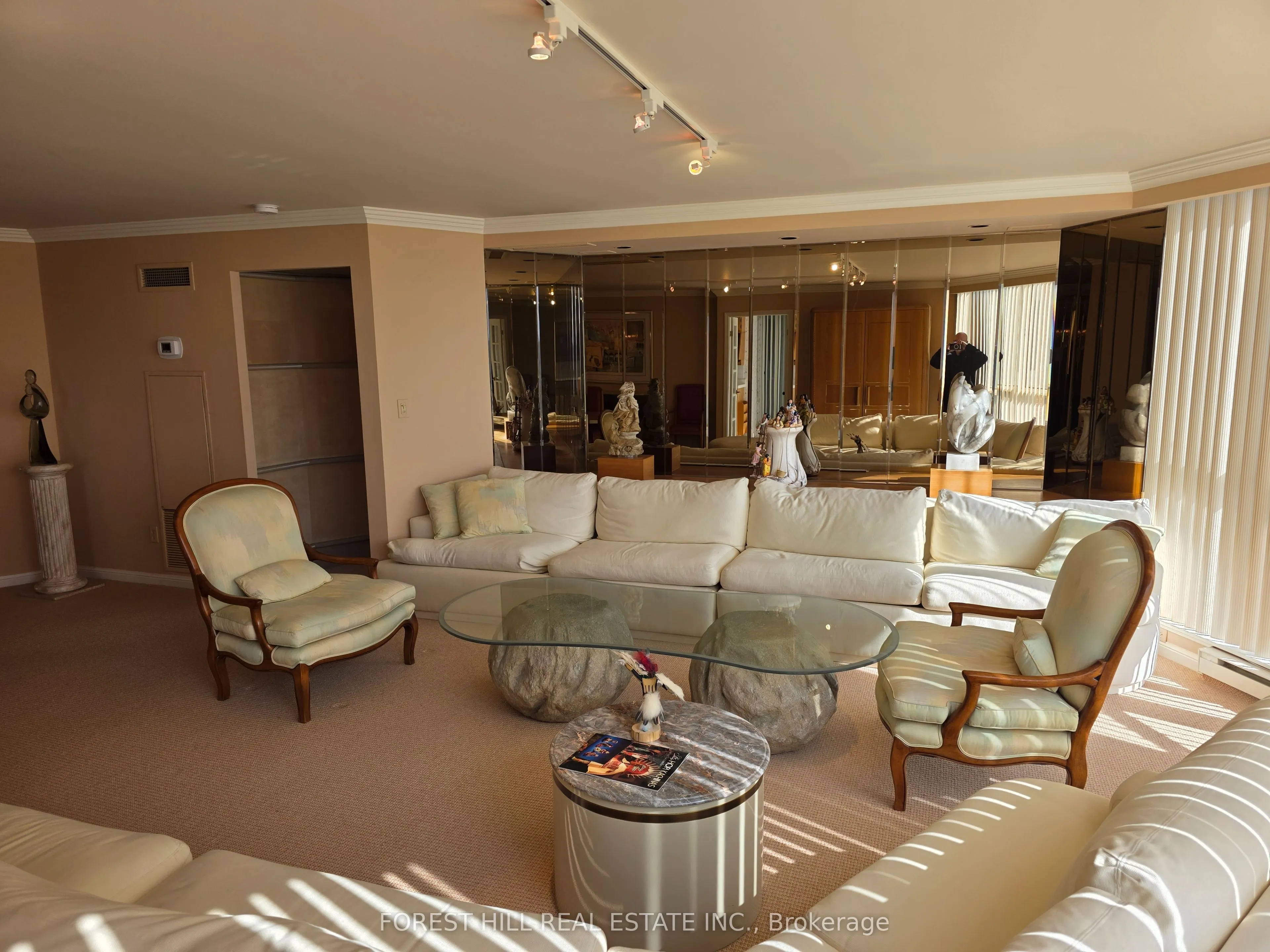 85 Skymark Drive #2201