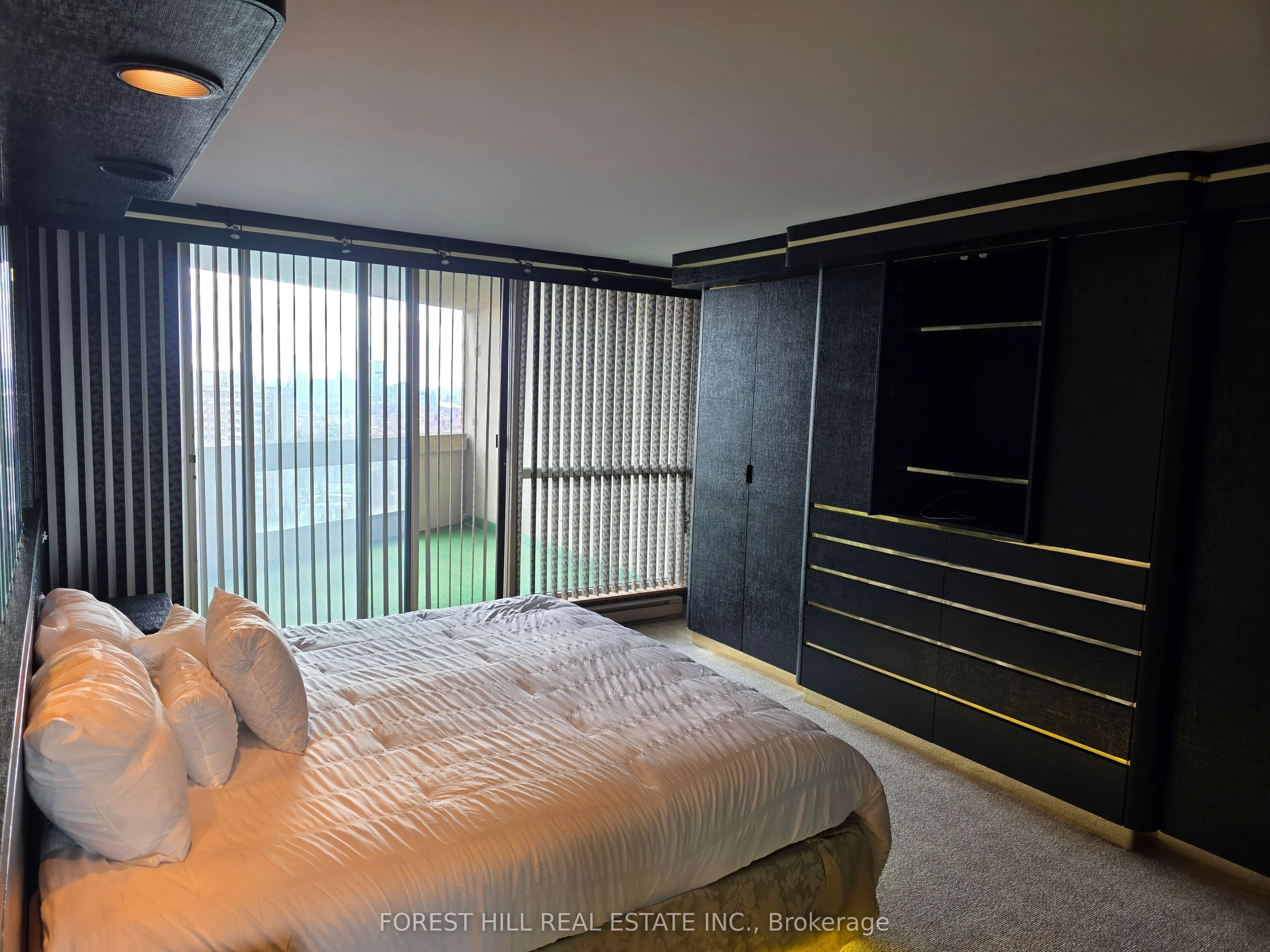 85 Skymark Drive #2201