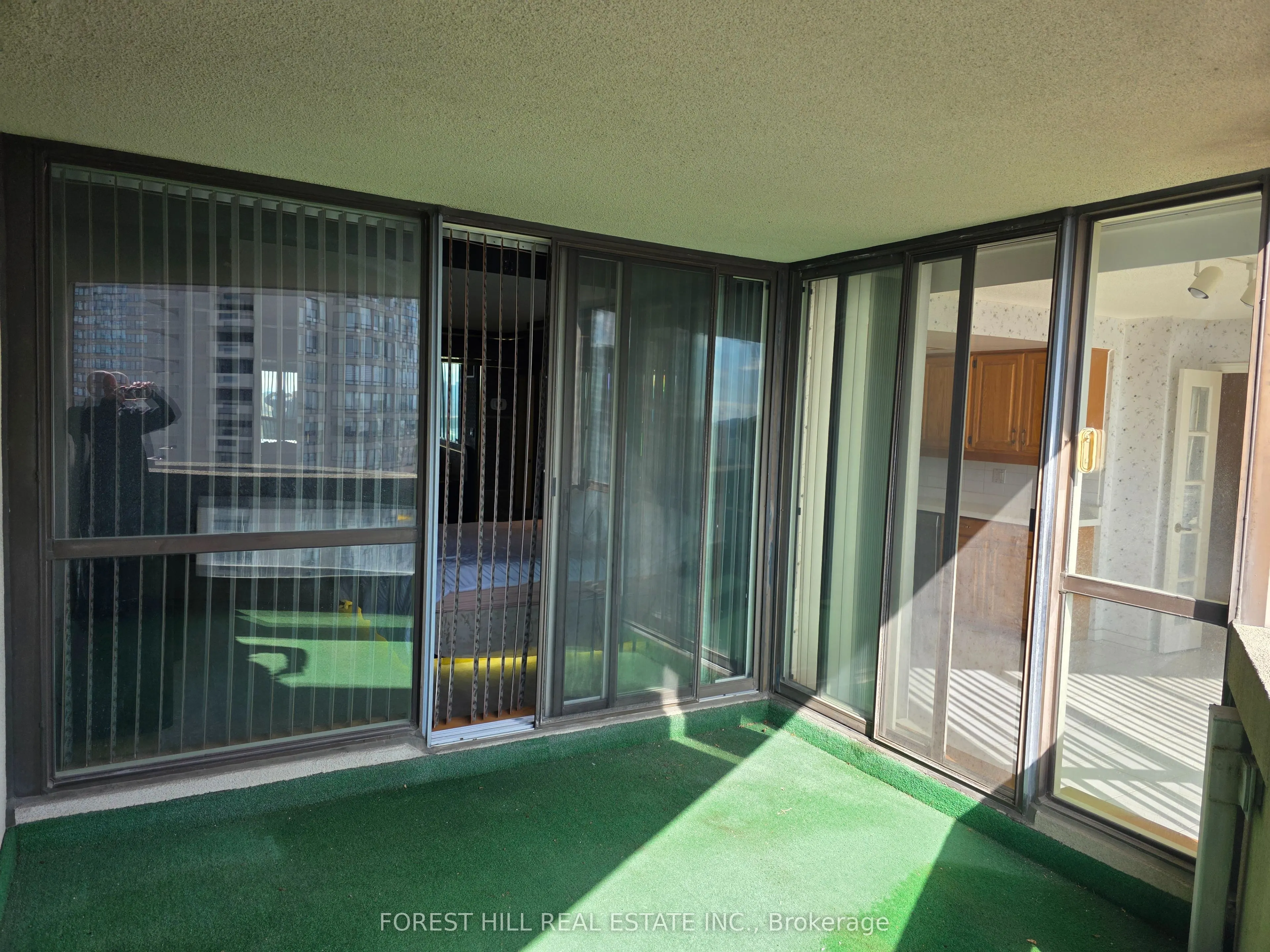 85 Skymark Drive #2201