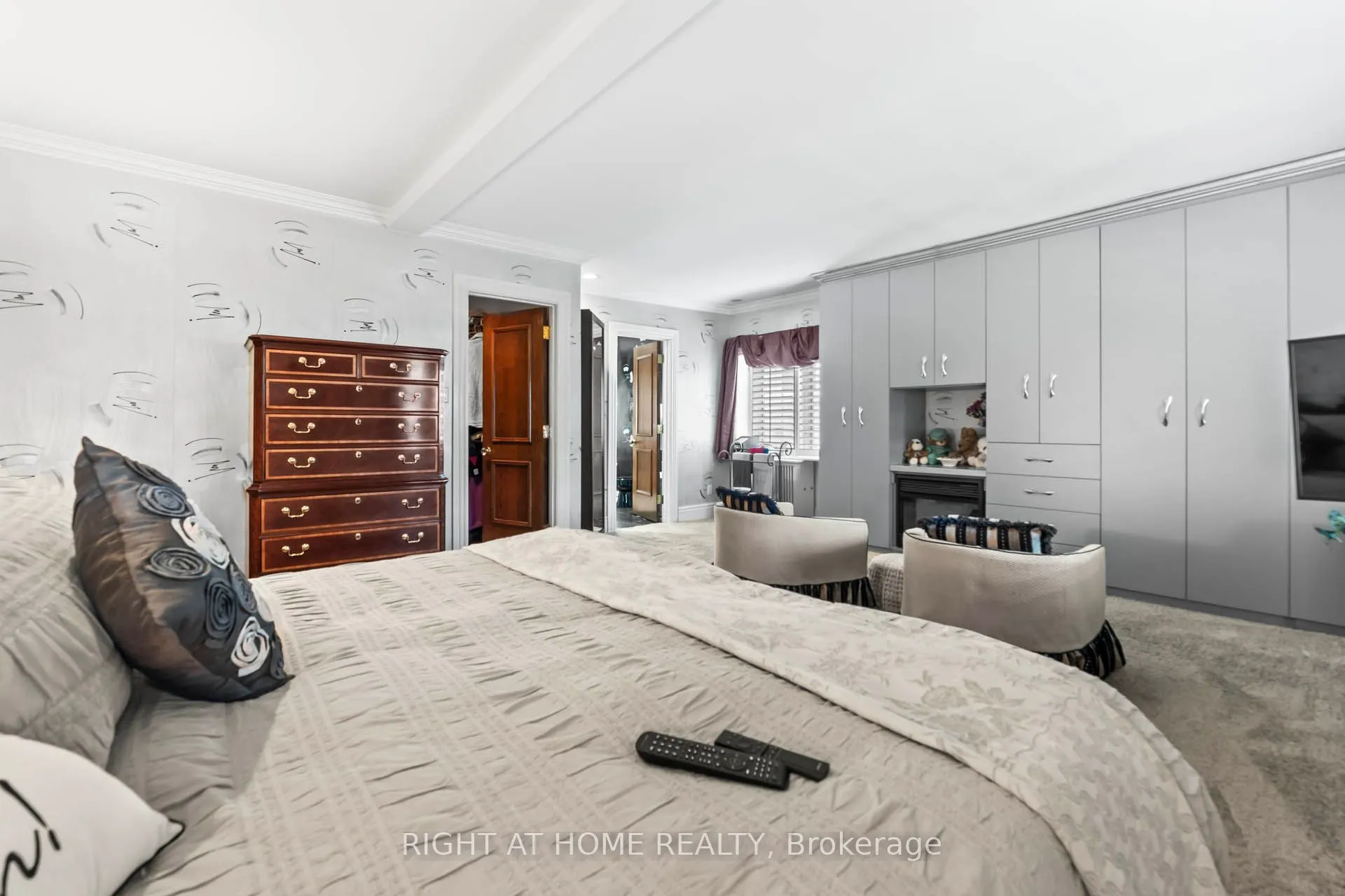 287 RUSSELL HILL Road
