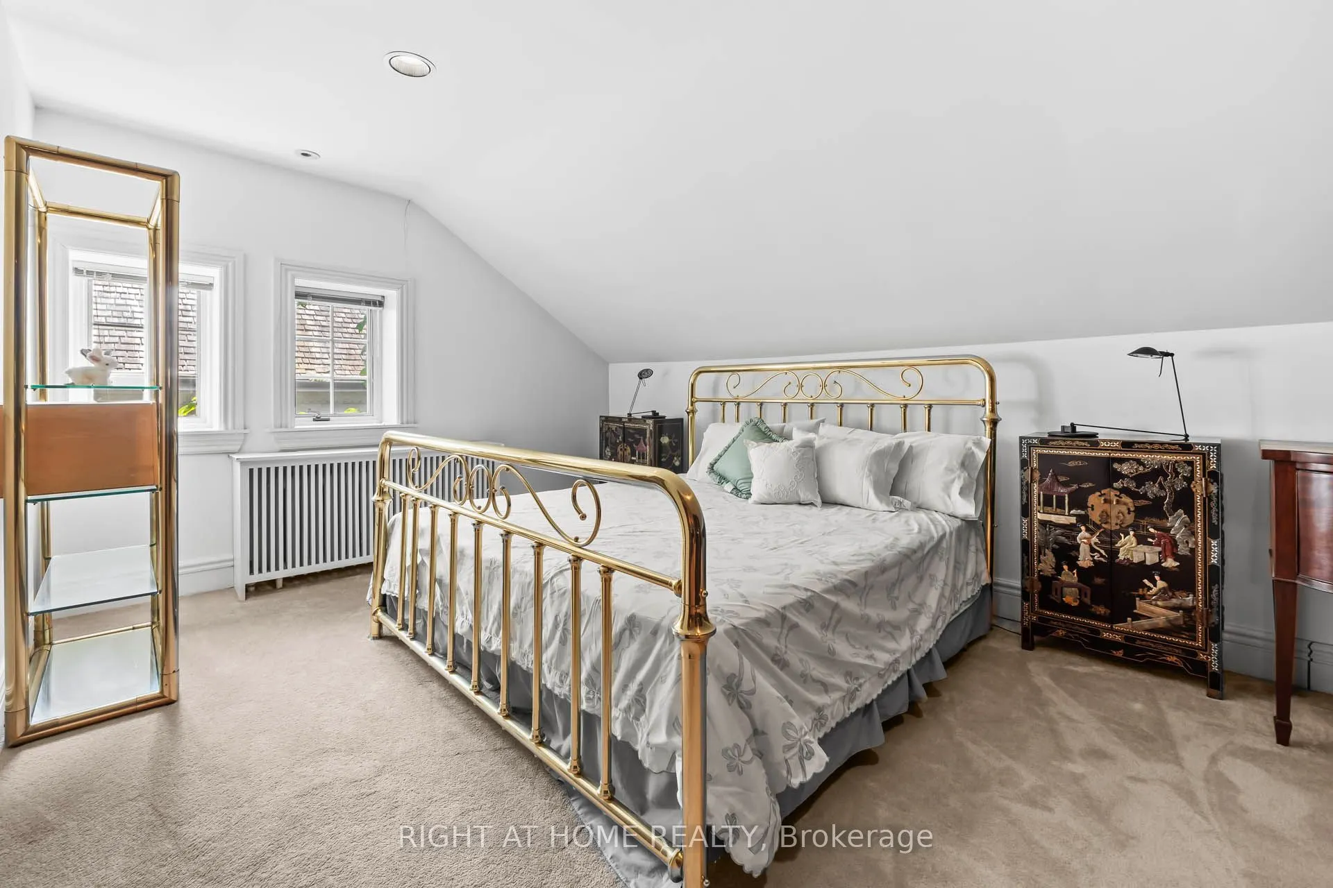 287 RUSSELL HILL Road