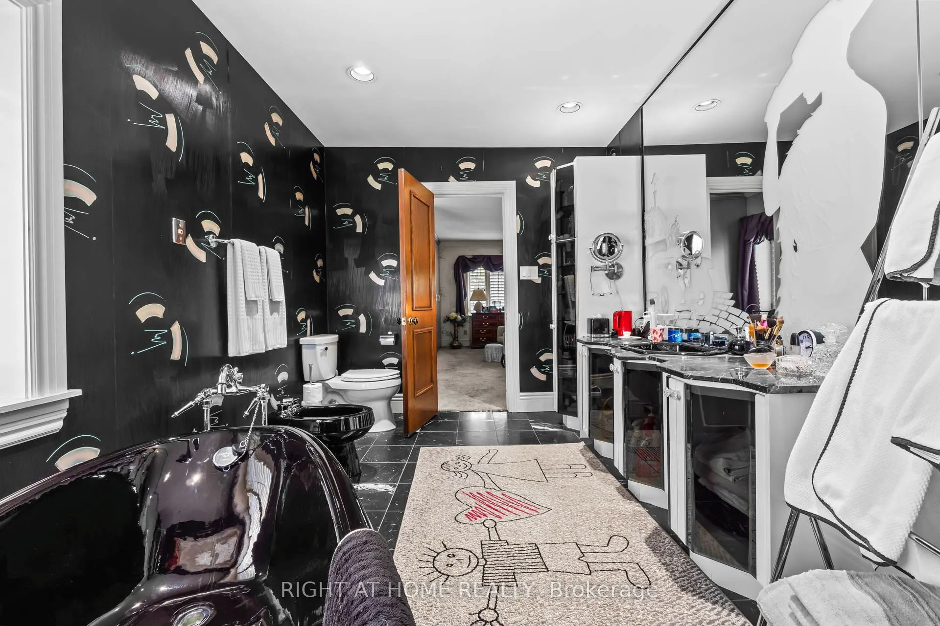 287 RUSSELL HILL Road