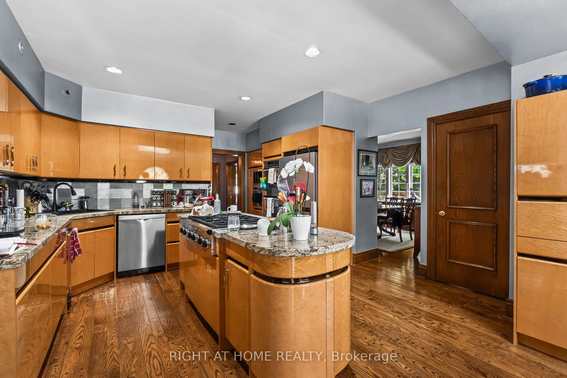 287 RUSSELL HILL Road