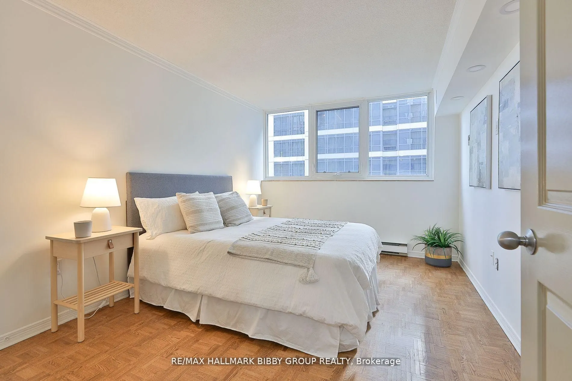 360 Bloor Street E #1007