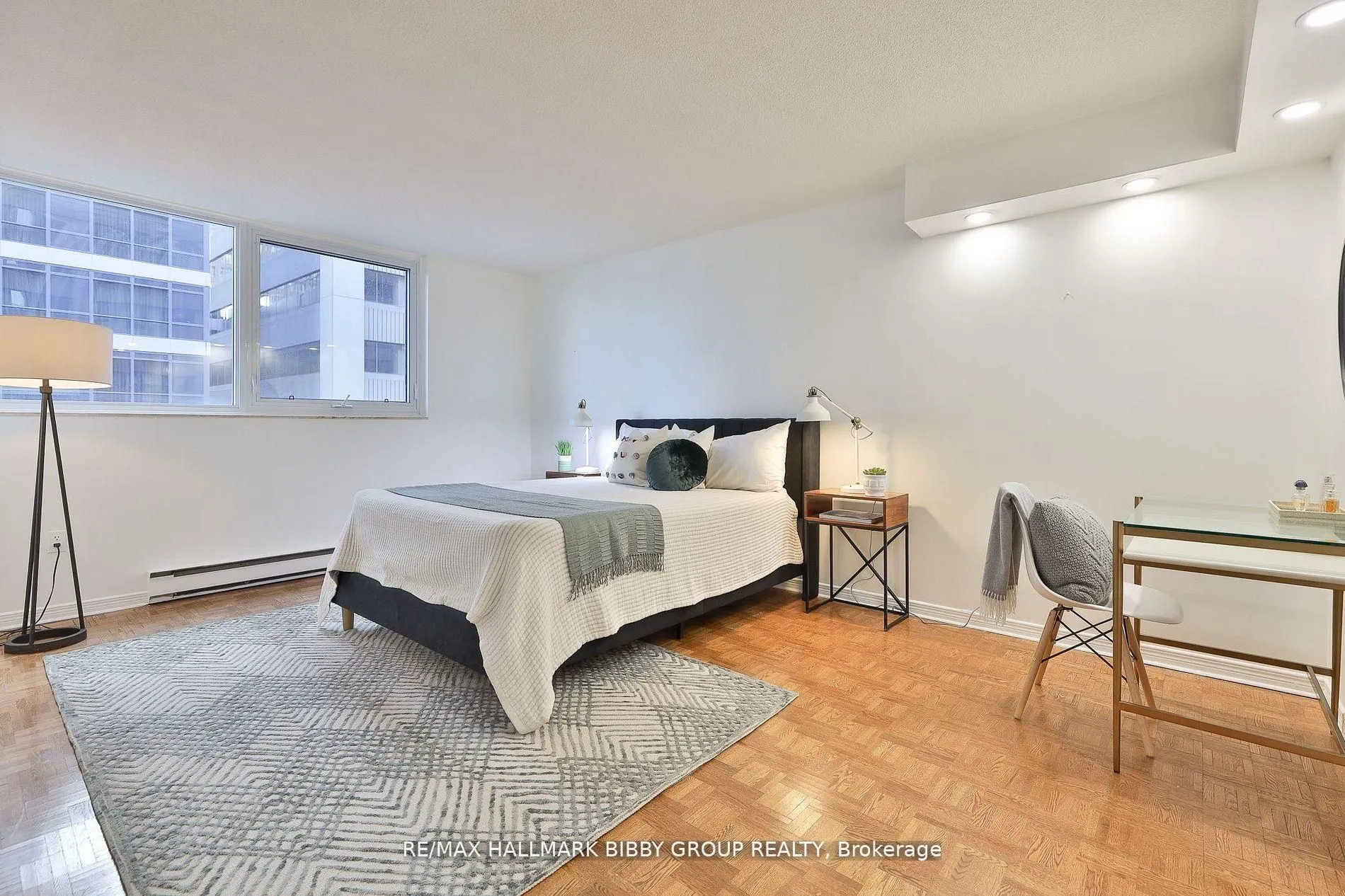 360 Bloor Street E #1007