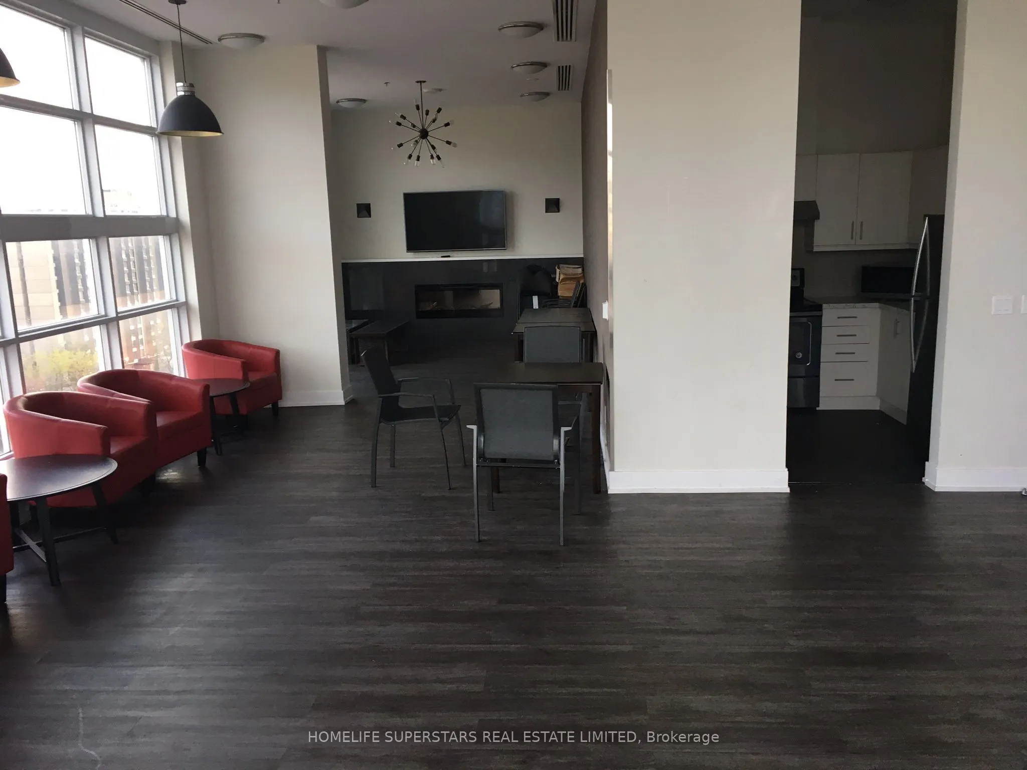 10 Willison Square N #305