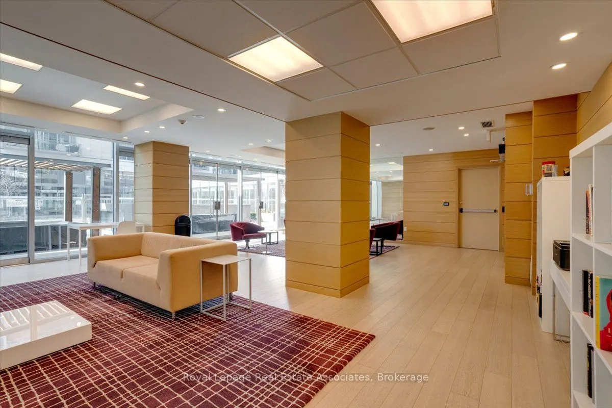 29 Queens Quay E #323