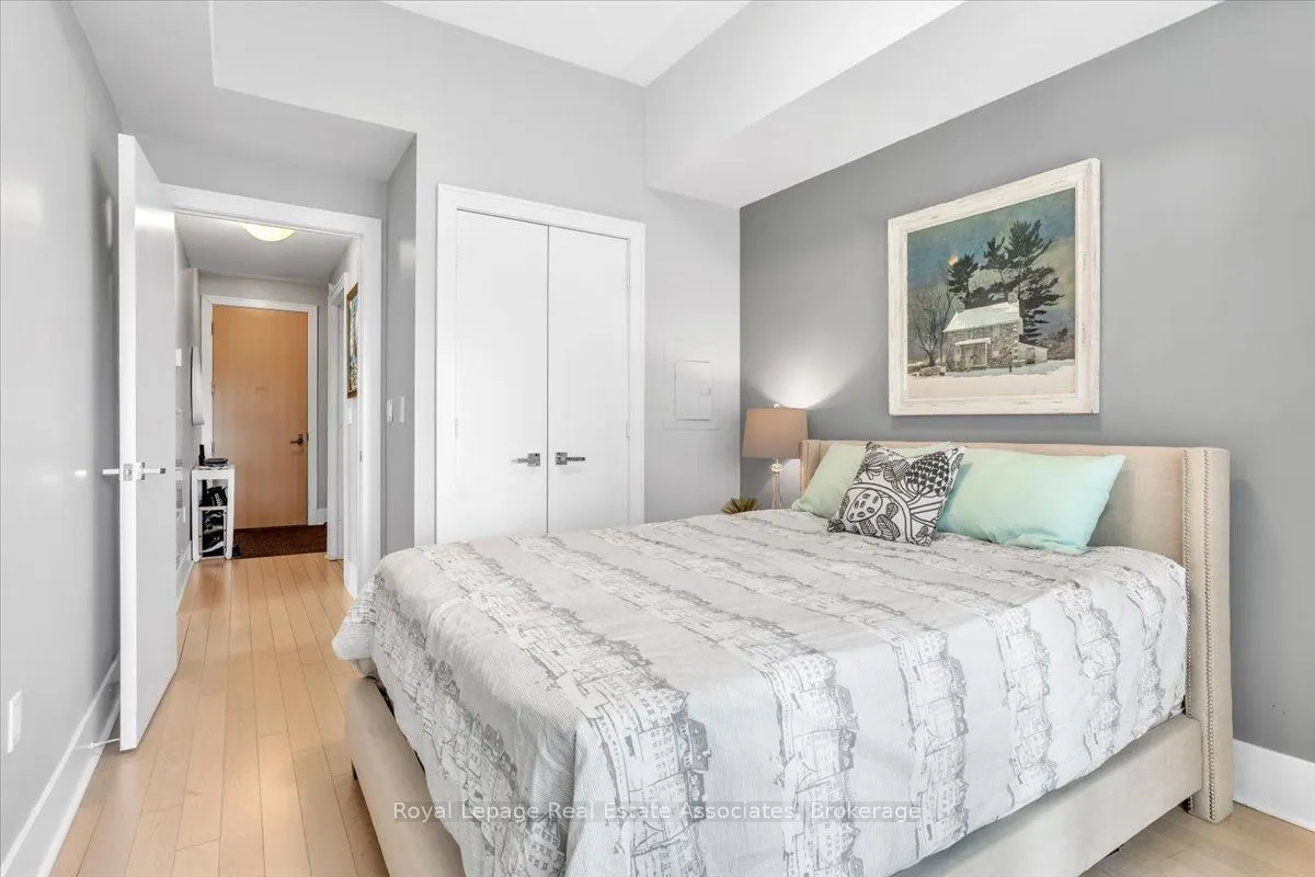29 Queens Quay E #323