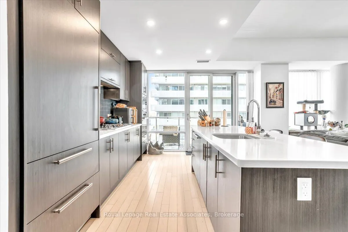 29 Queens Quay E #323
