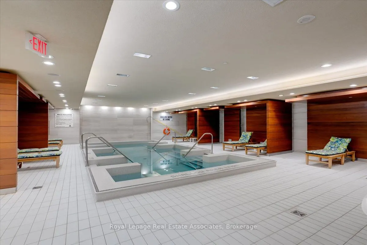 29 Queens Quay E #323