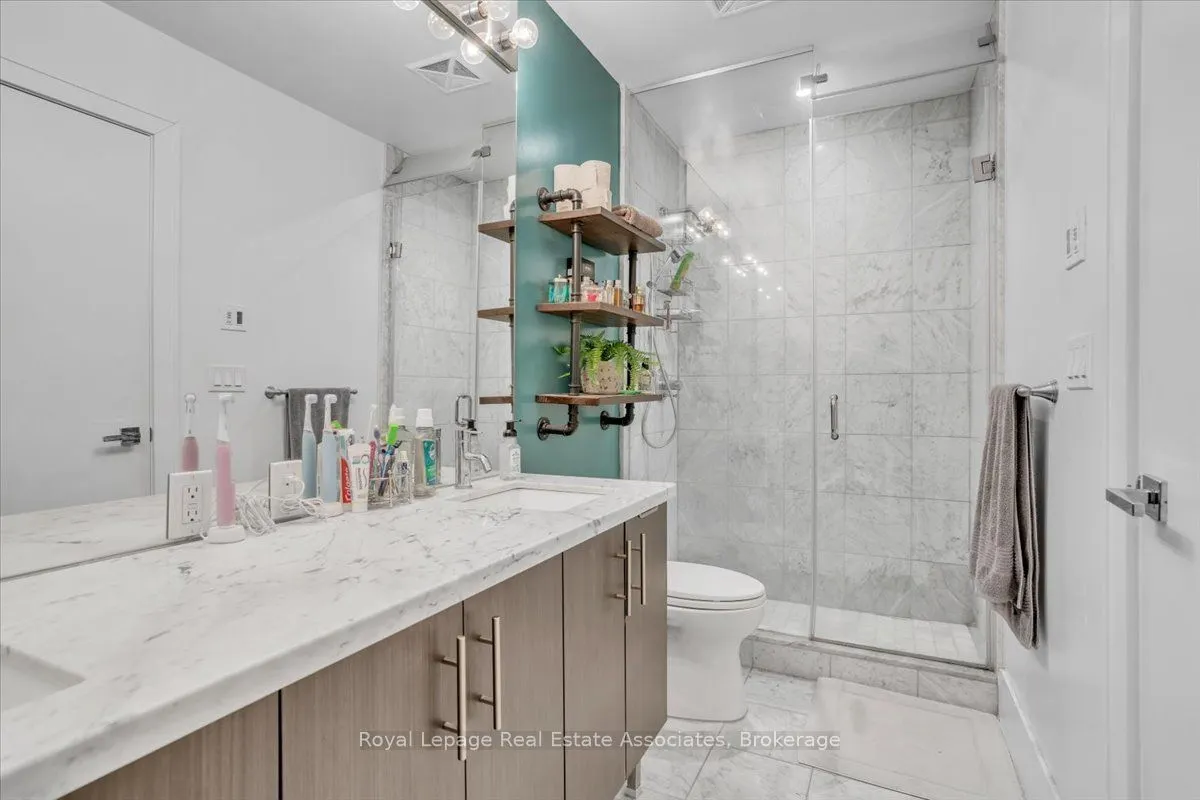 29 Queens Quay E #323