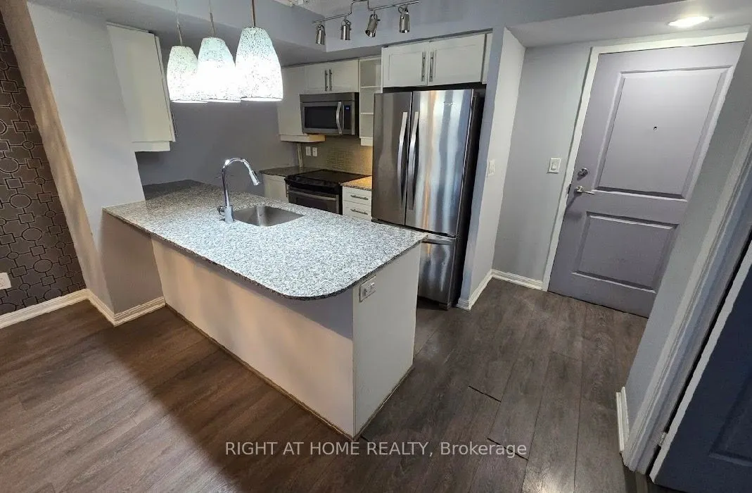 35 Bastion Street #706