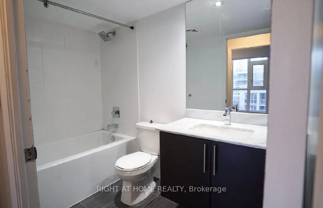 35 Bastion Street #706