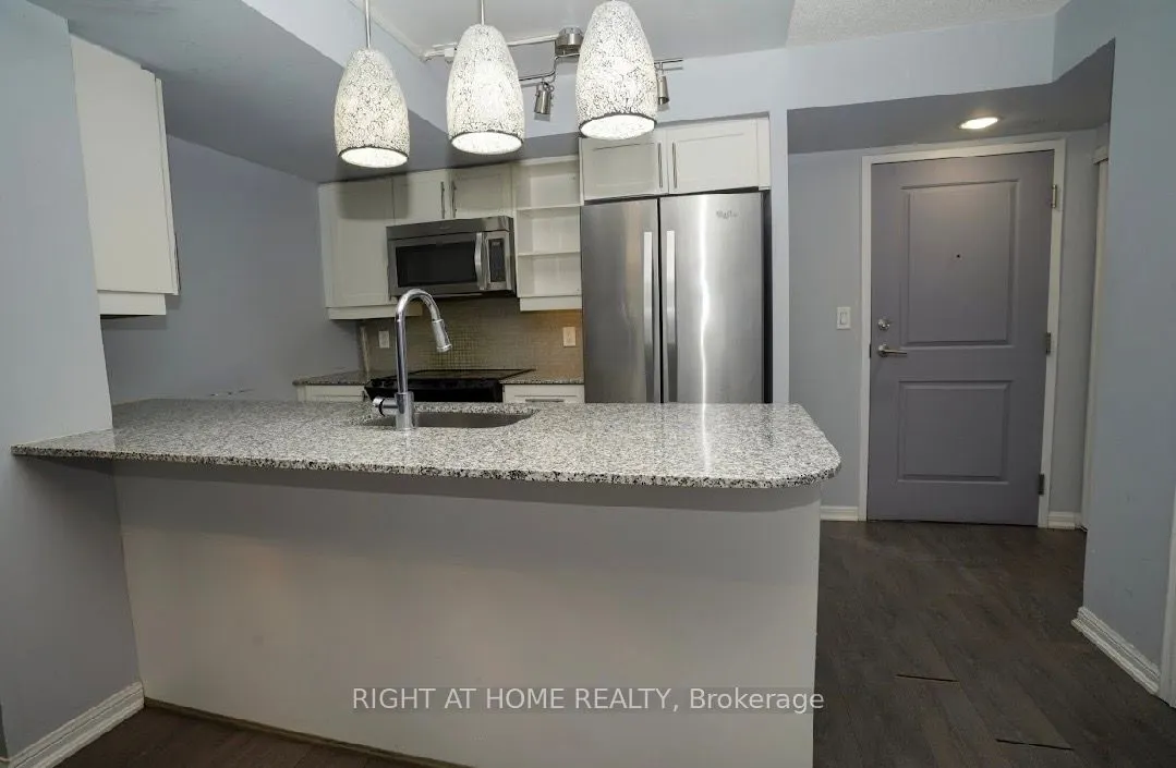 35 Bastion Street #706