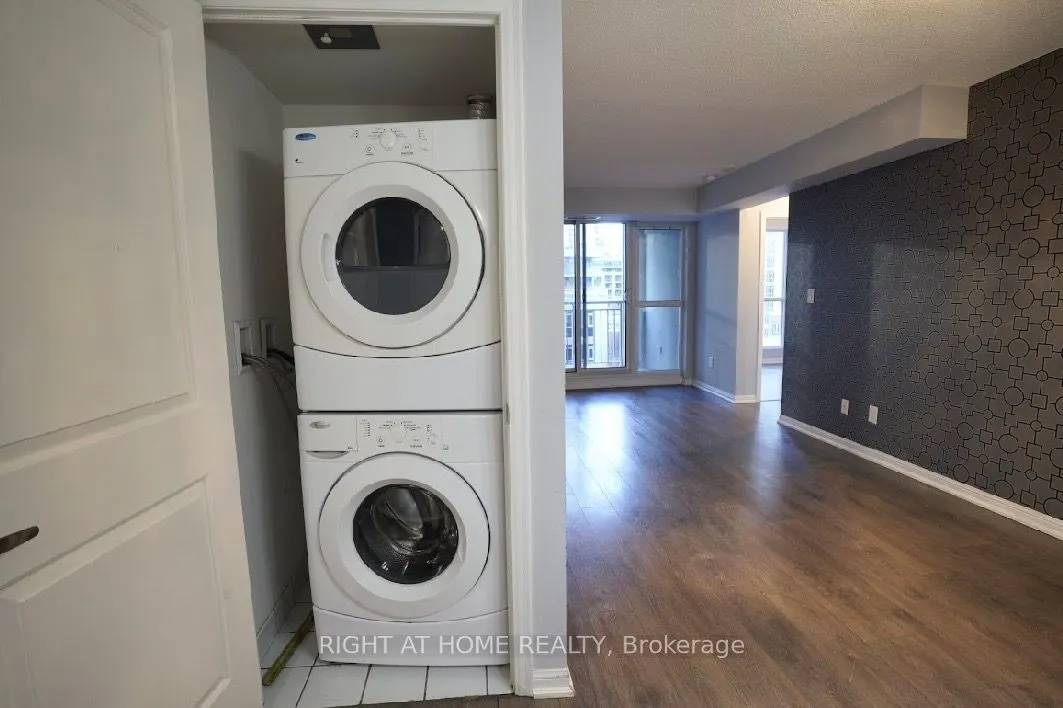 35 Bastion Street #706