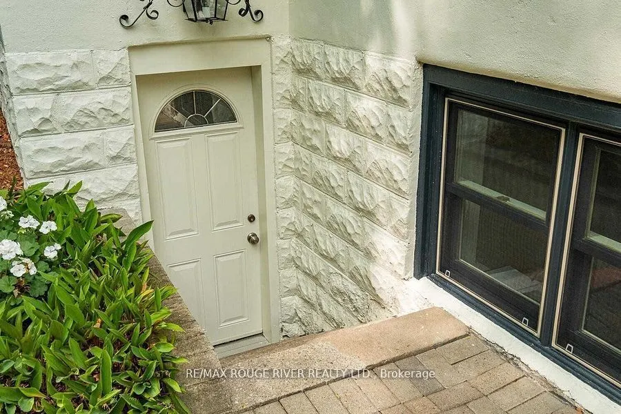 11 Donwoods Drive