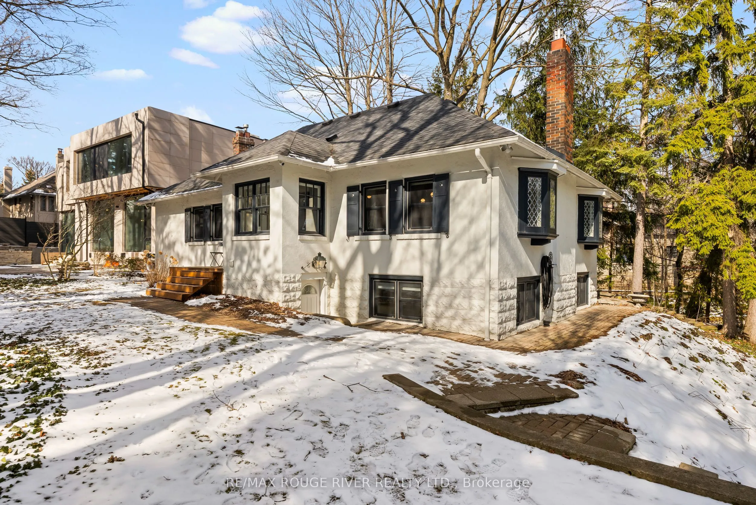 11 Donwoods Drive