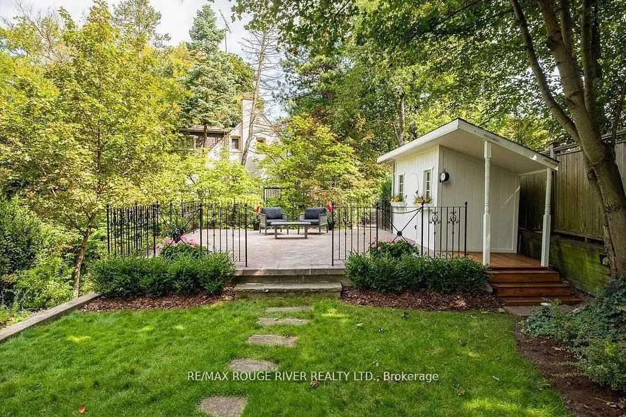 11 Donwoods Drive