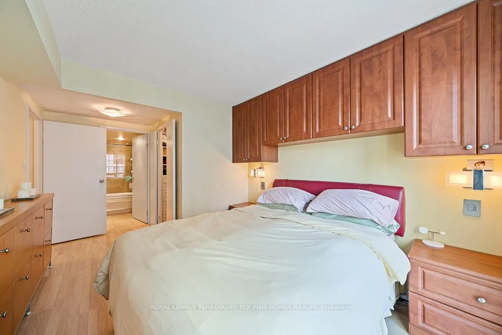10 Yonge Street #2604