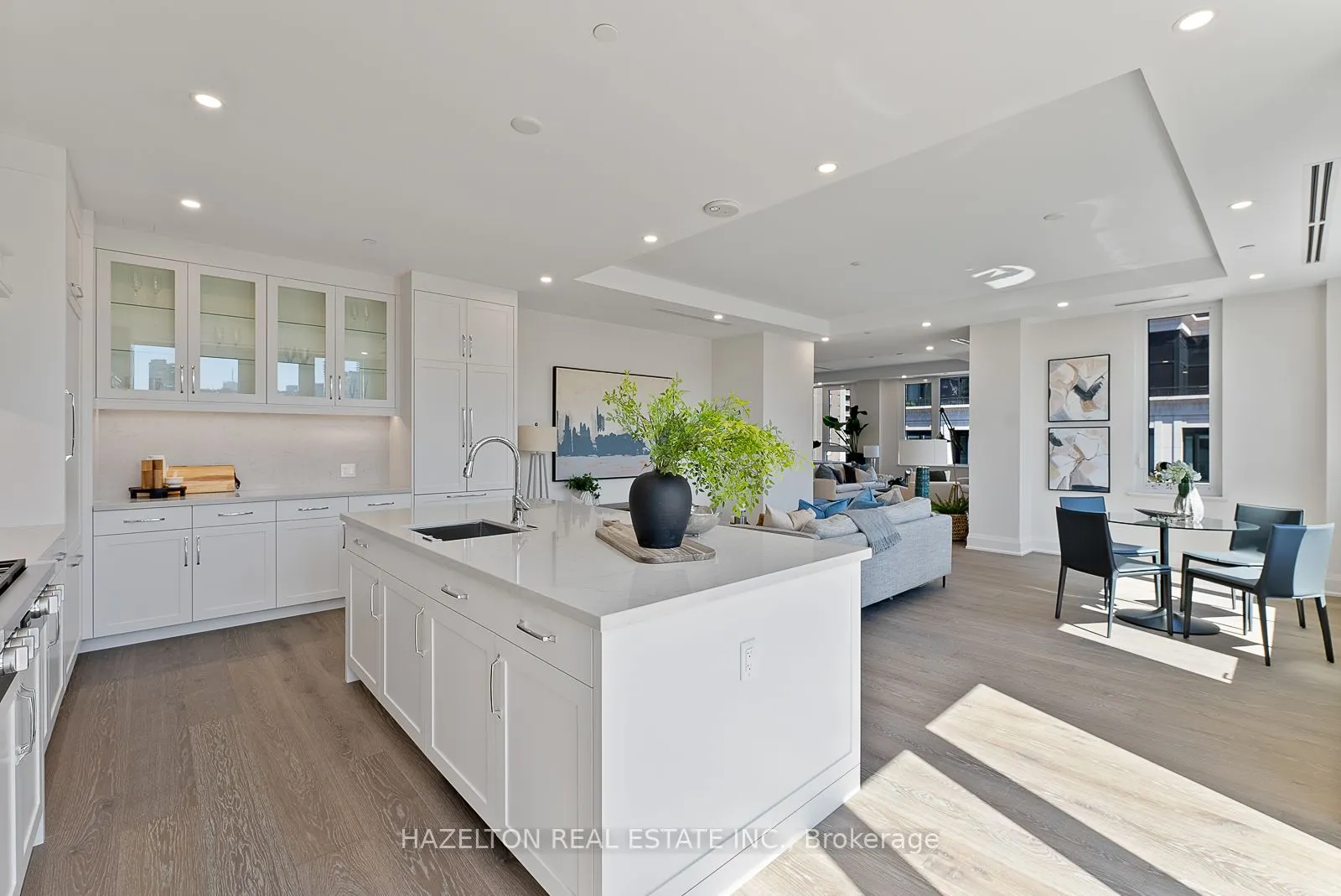 128 Hazelton Avenue #802