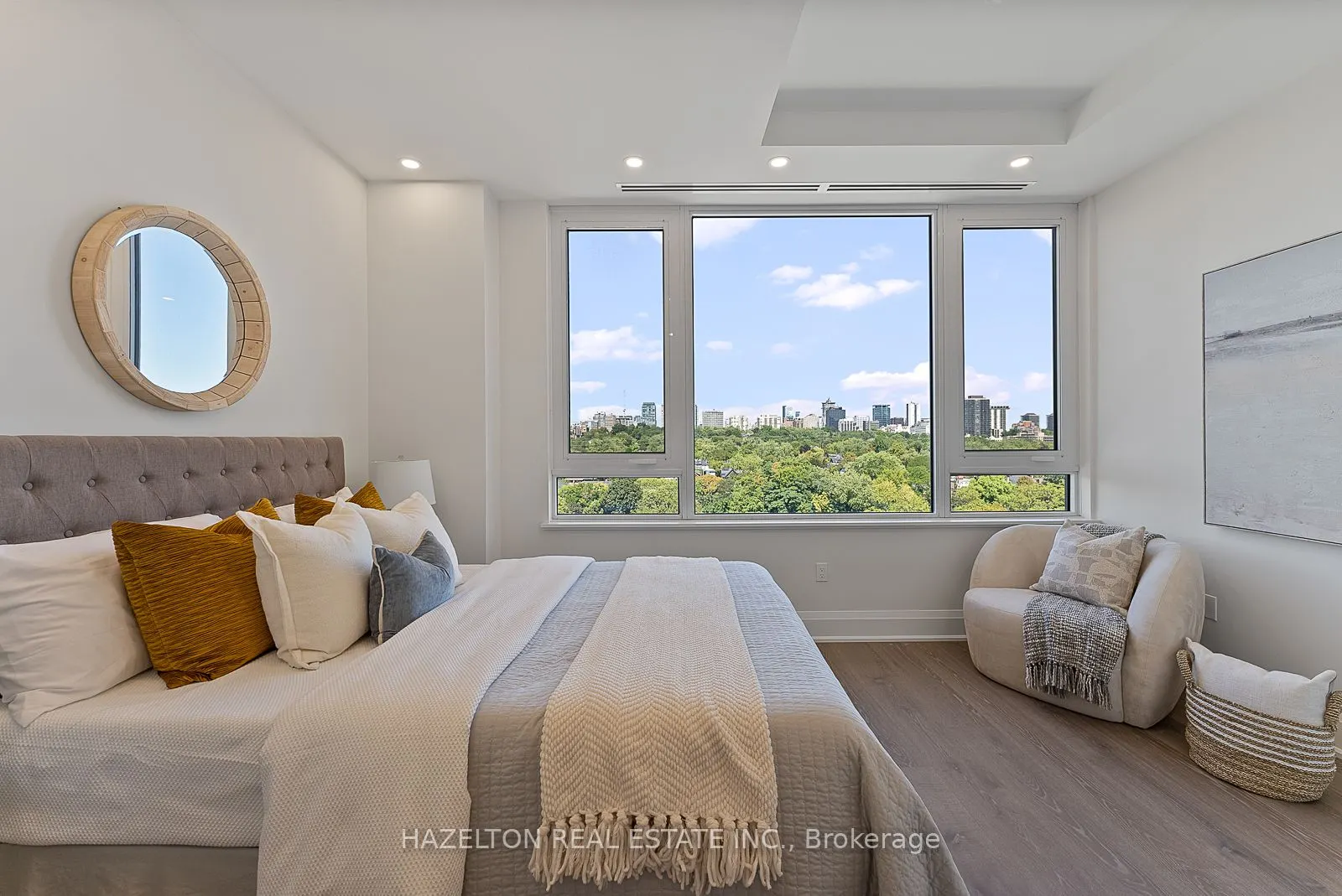 128 Hazelton Avenue #802