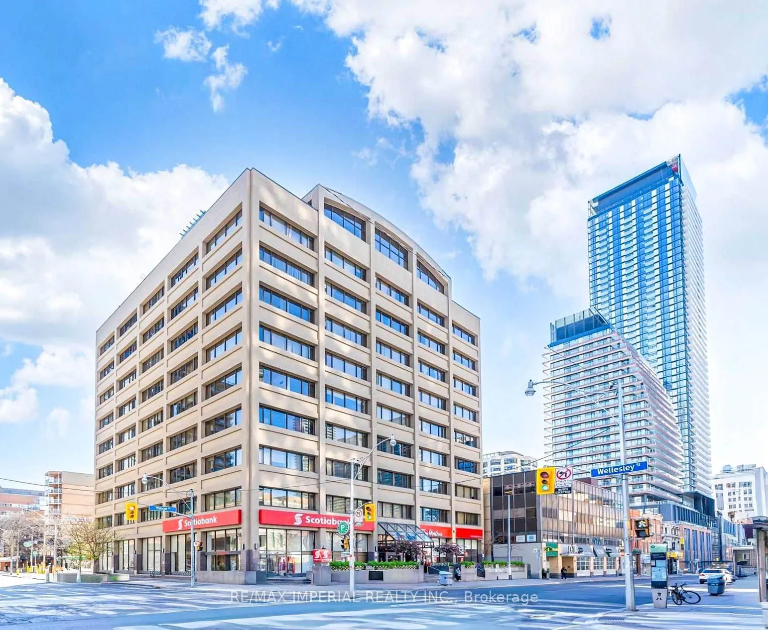 555 Yonge Street #913