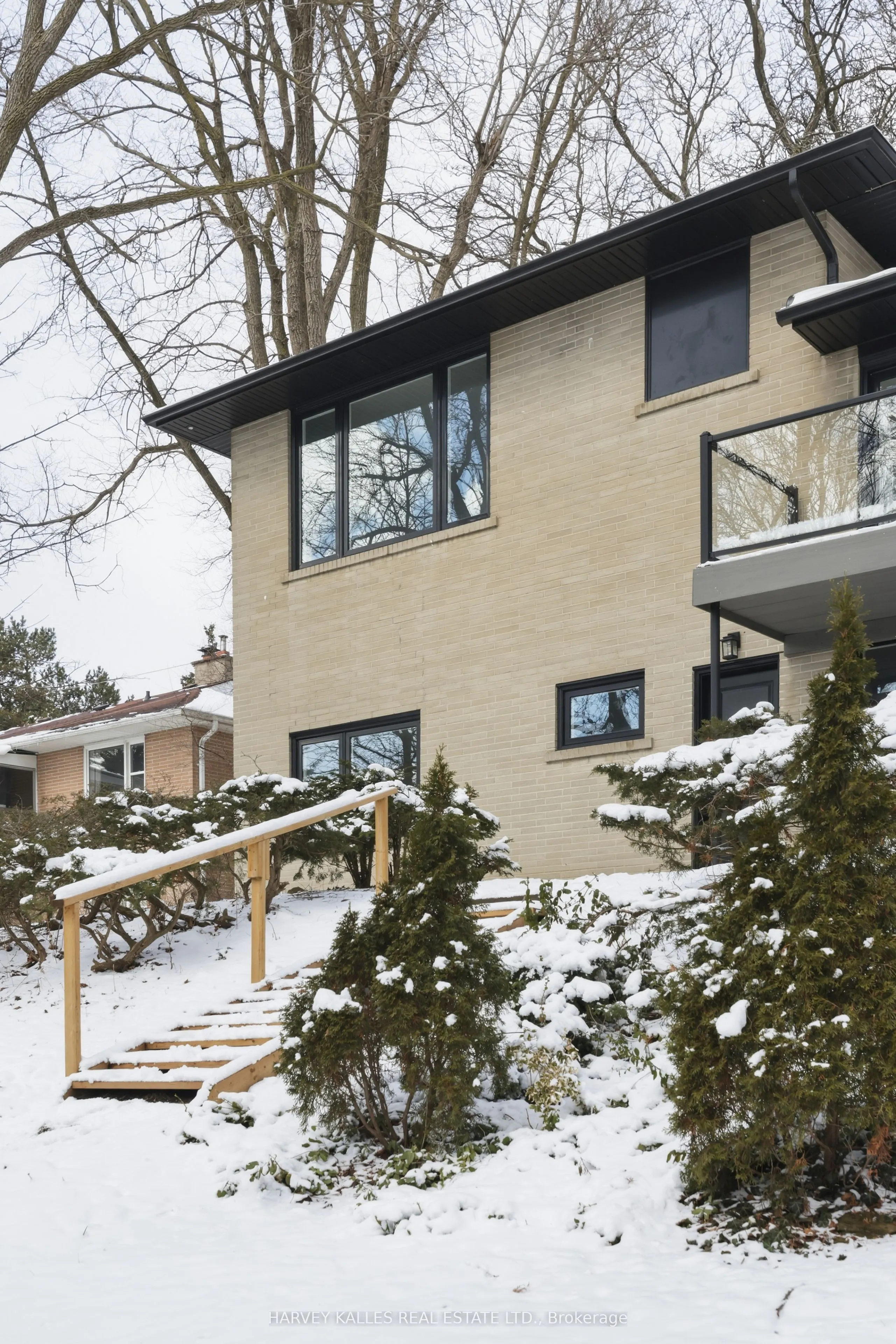 537 Blythwood Road