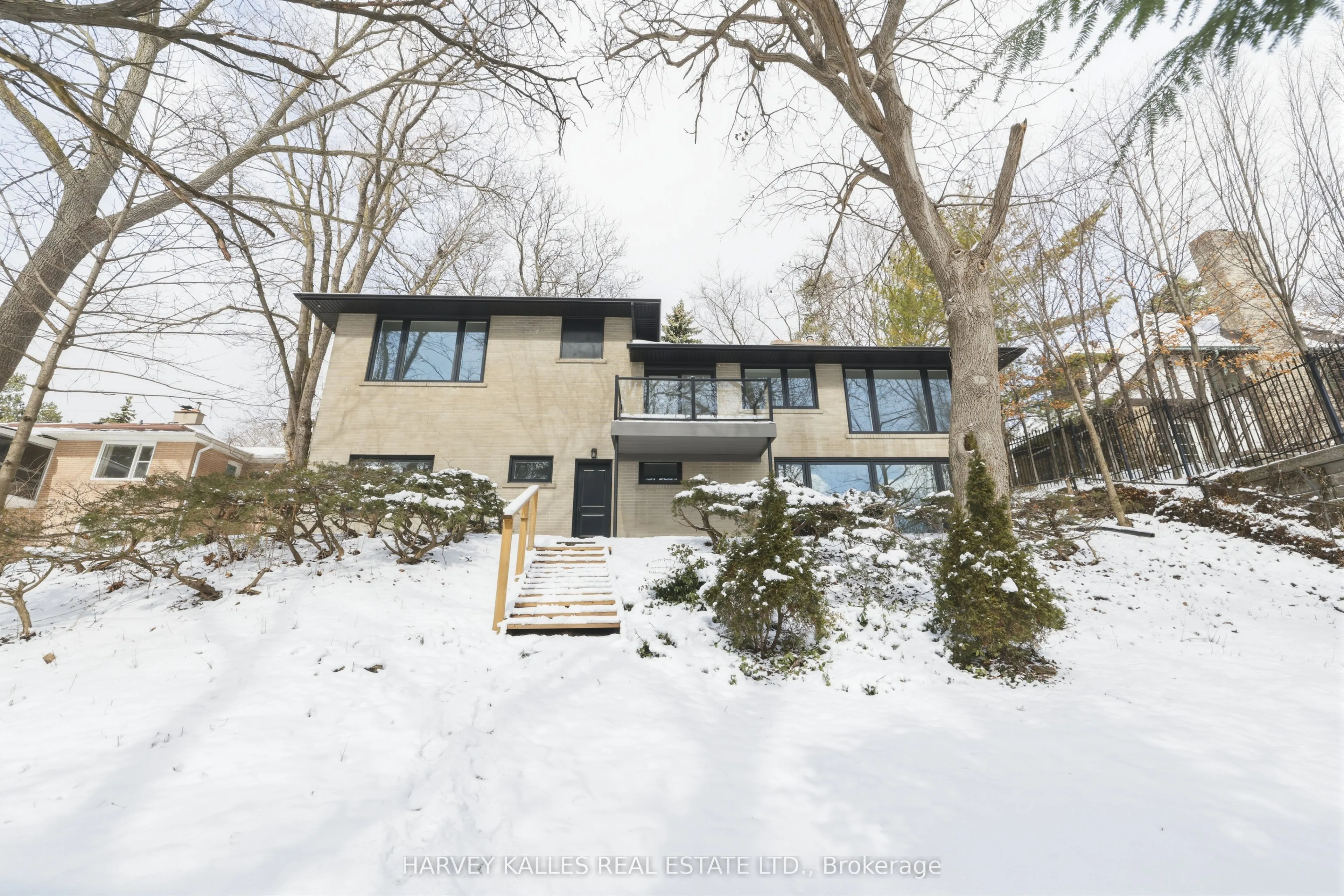 537 Blythwood Road