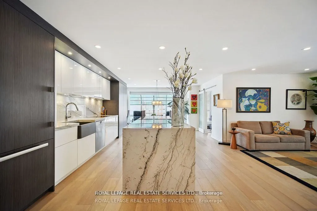 480 Queens Quay W #601