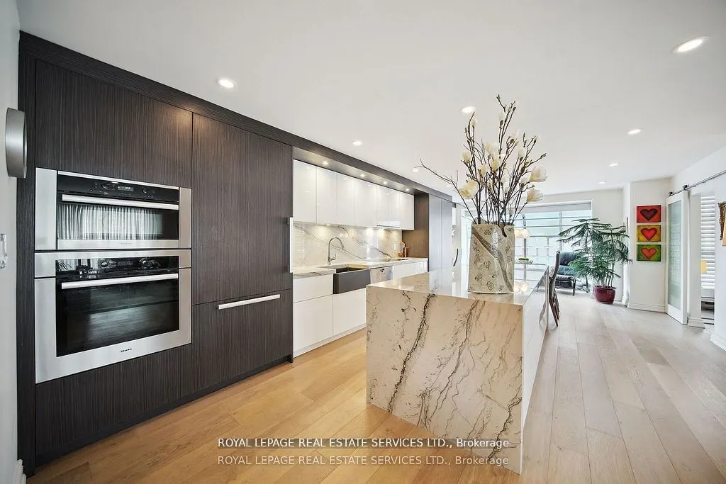 480 Queens Quay W #601