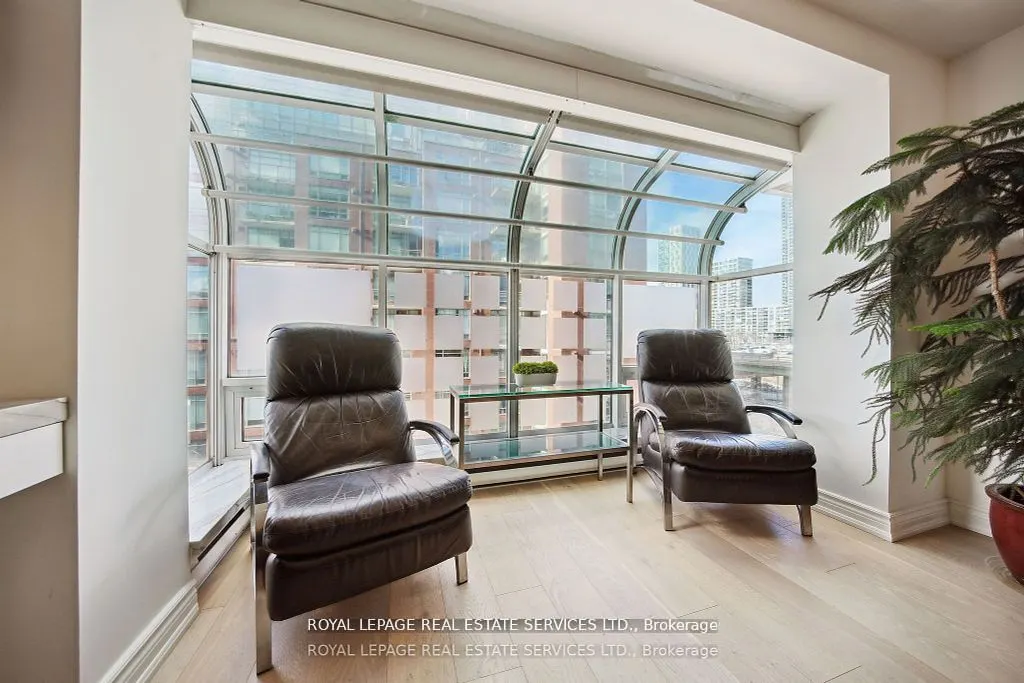480 Queens Quay W #601